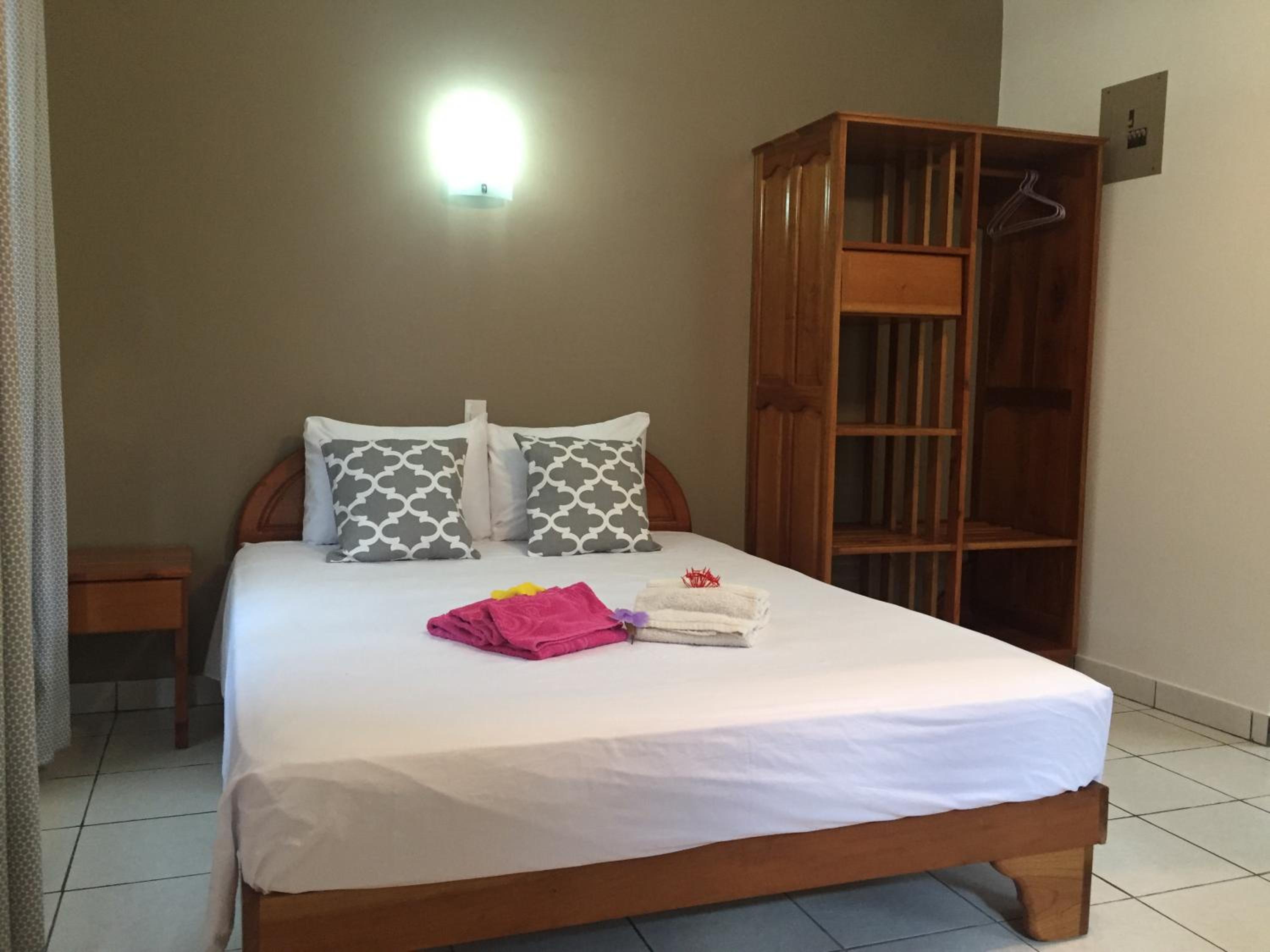Studio with Queen Size Bed photo 3