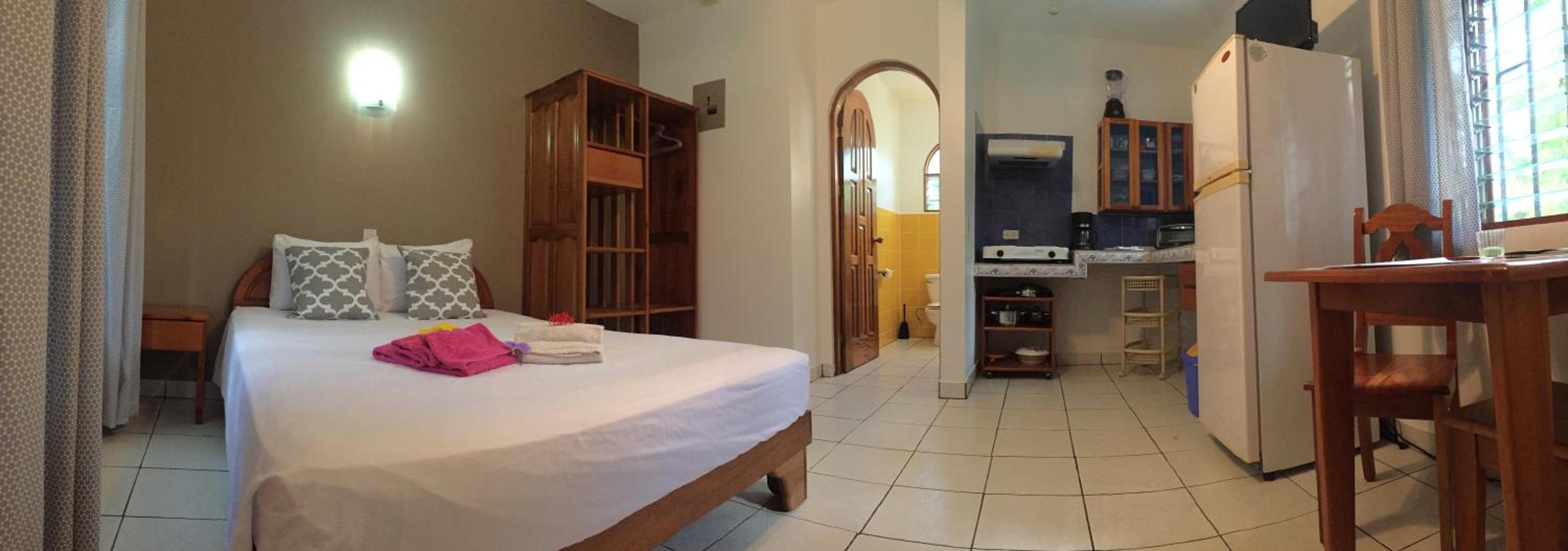Studio with Queen Size Bed photo 1