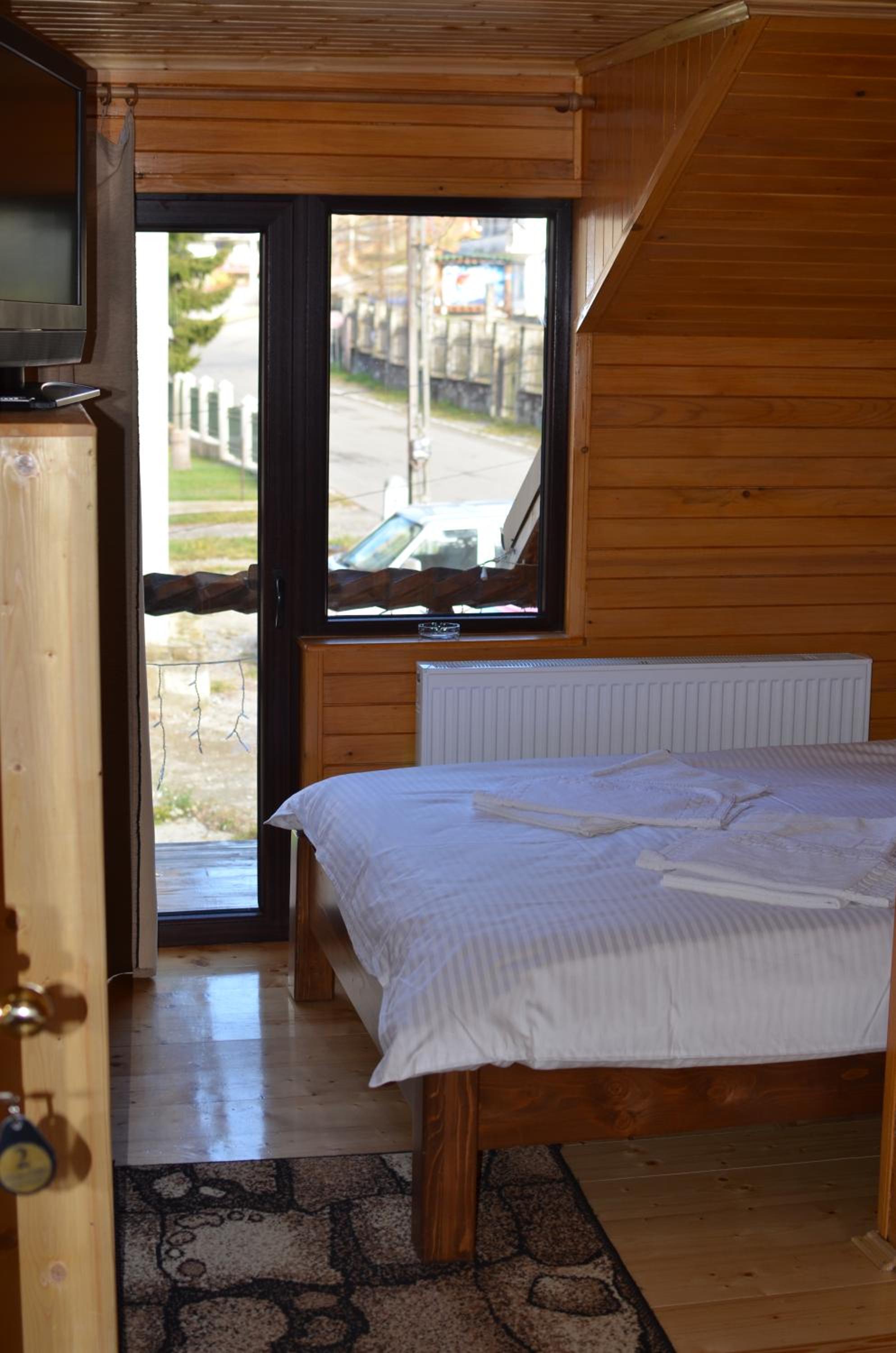 Double Room - Photo 2