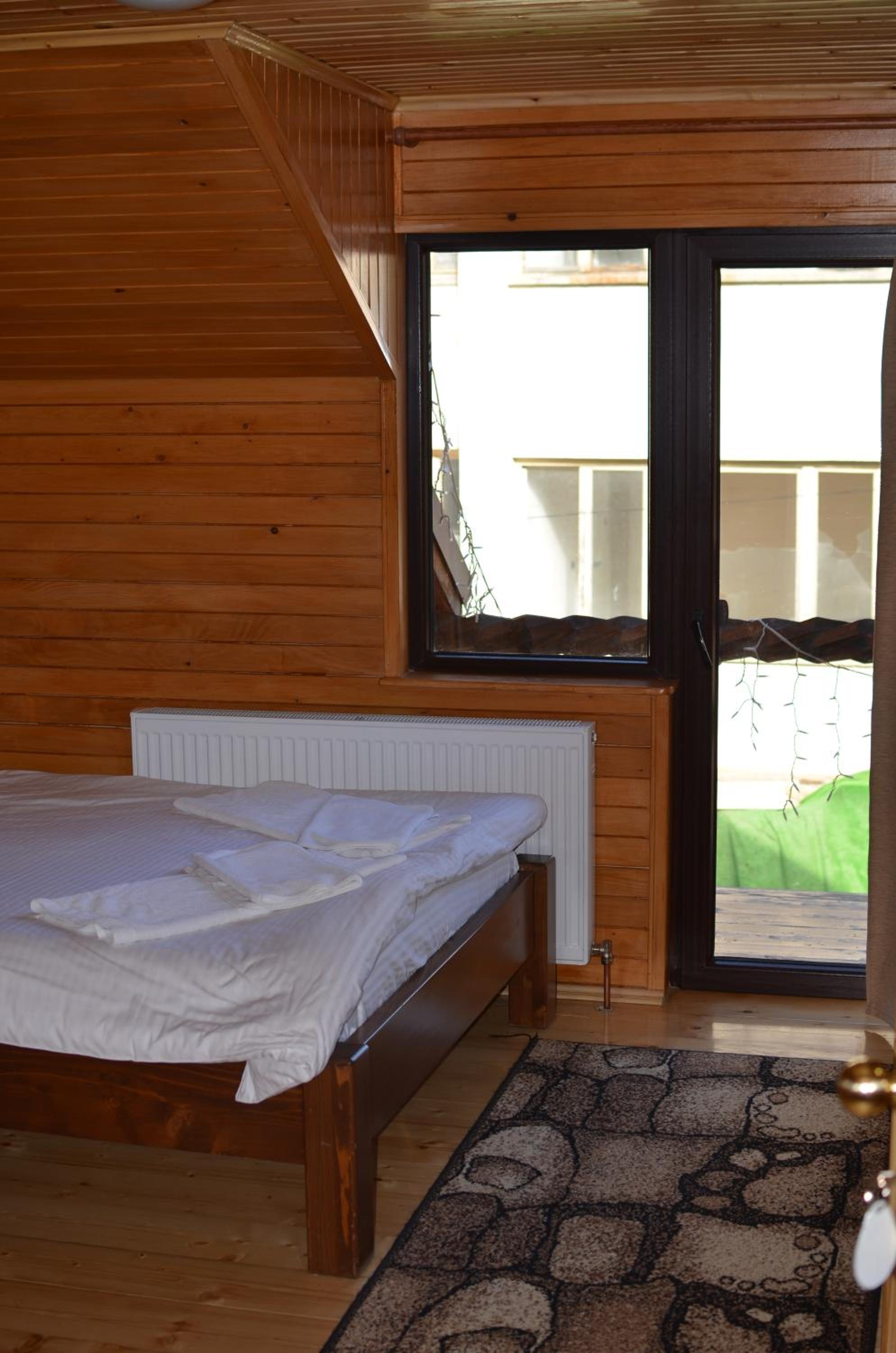 Double Room - Photo 6