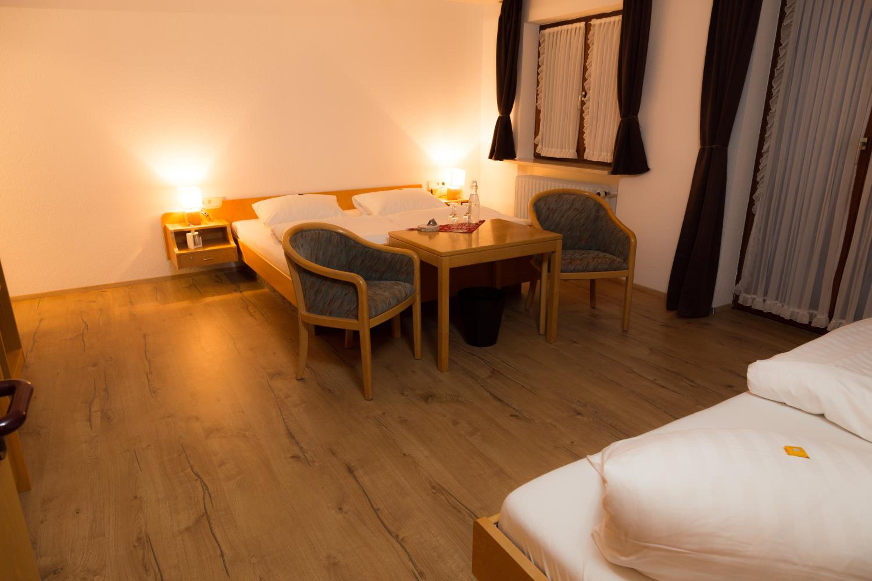 Triple Room with Balcony - Photo 13