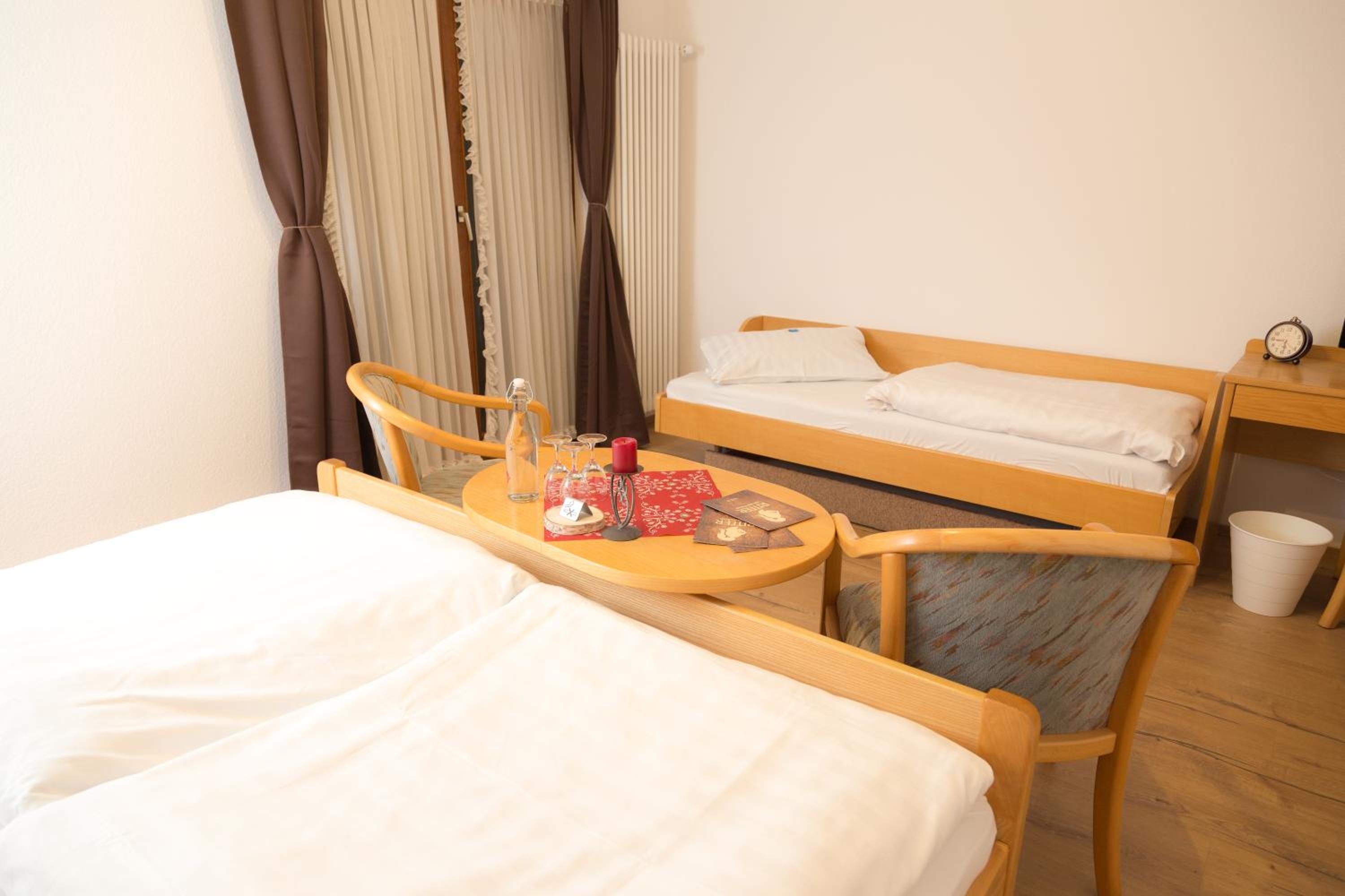Triple Room with Balcony - Photo 10