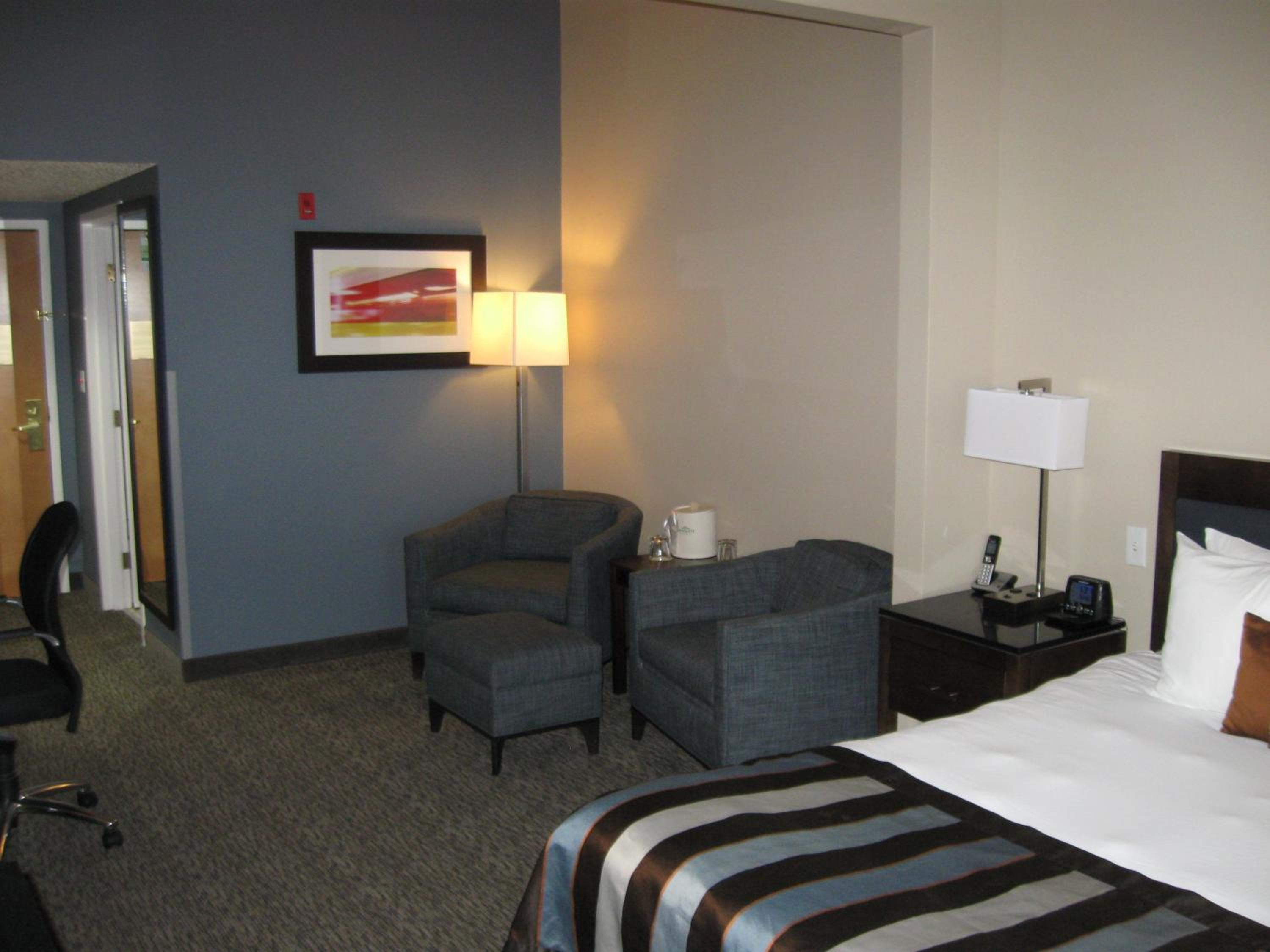 King Room - Non-Smoking - Photo 2