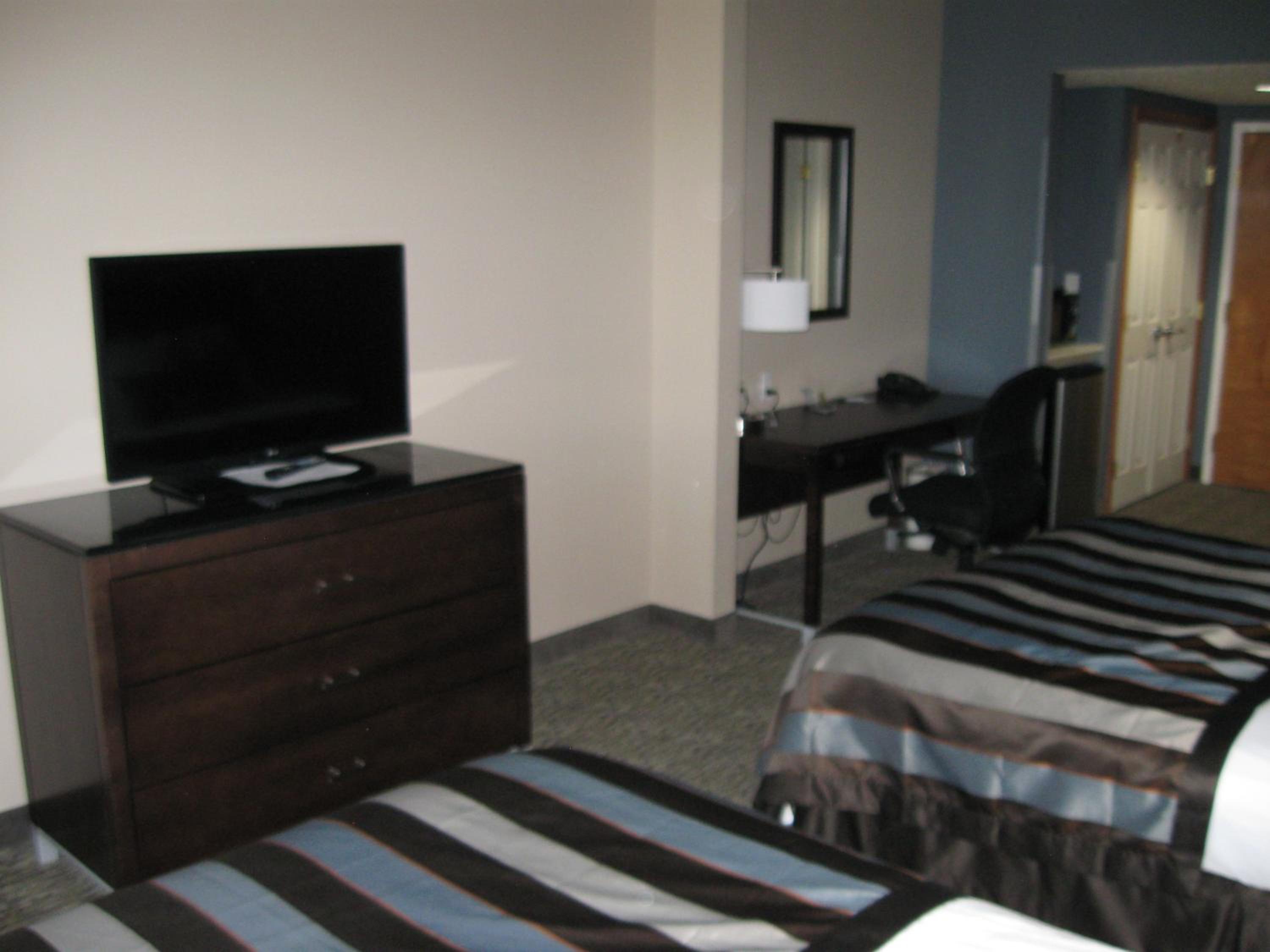 Queen Room with Two Queen Beds - Non-Smoking - Photo 1