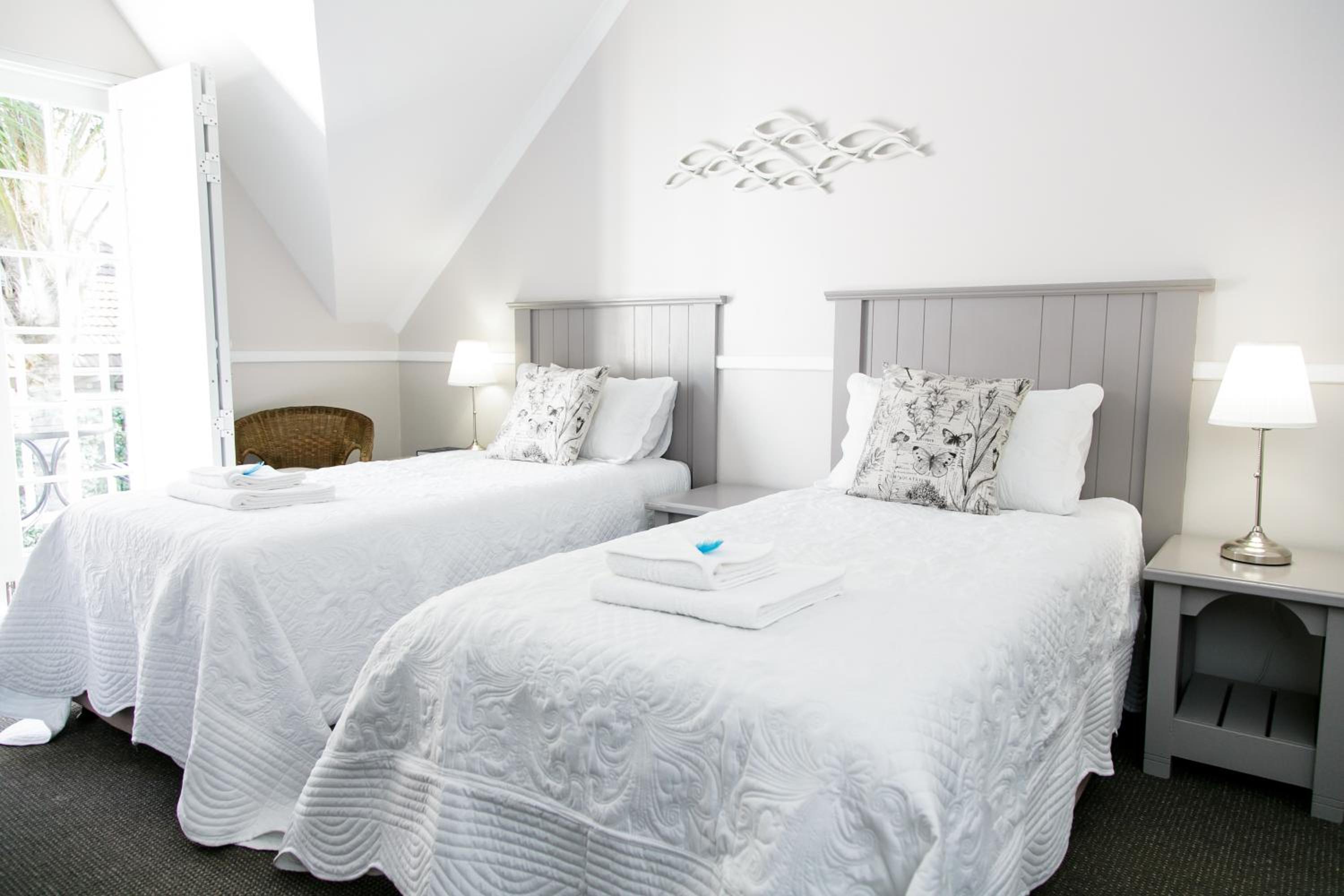 First Floor Three Single Beds Room - Photo 7