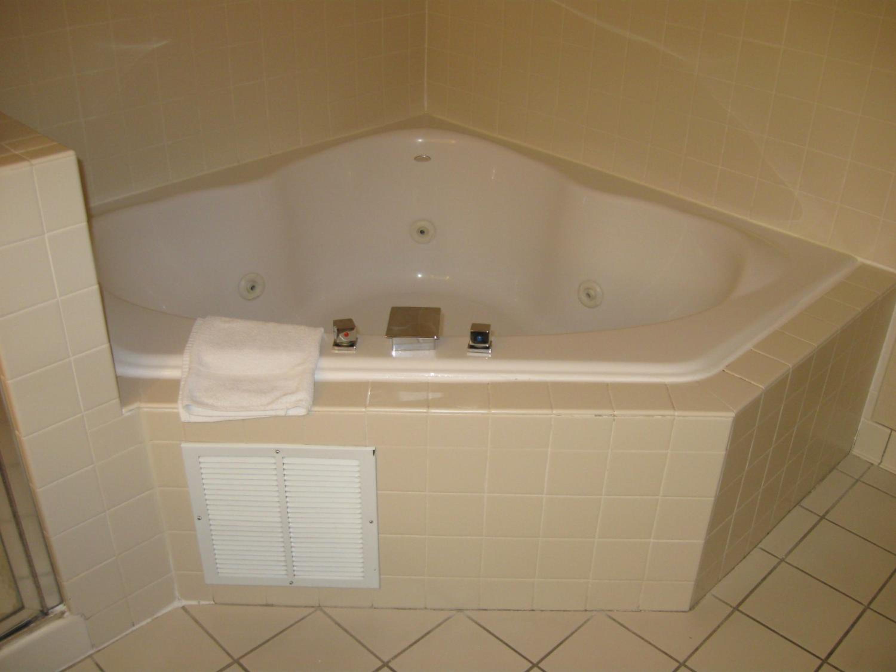King Suite with Spa Bath - Non-Smoking - Photo 2