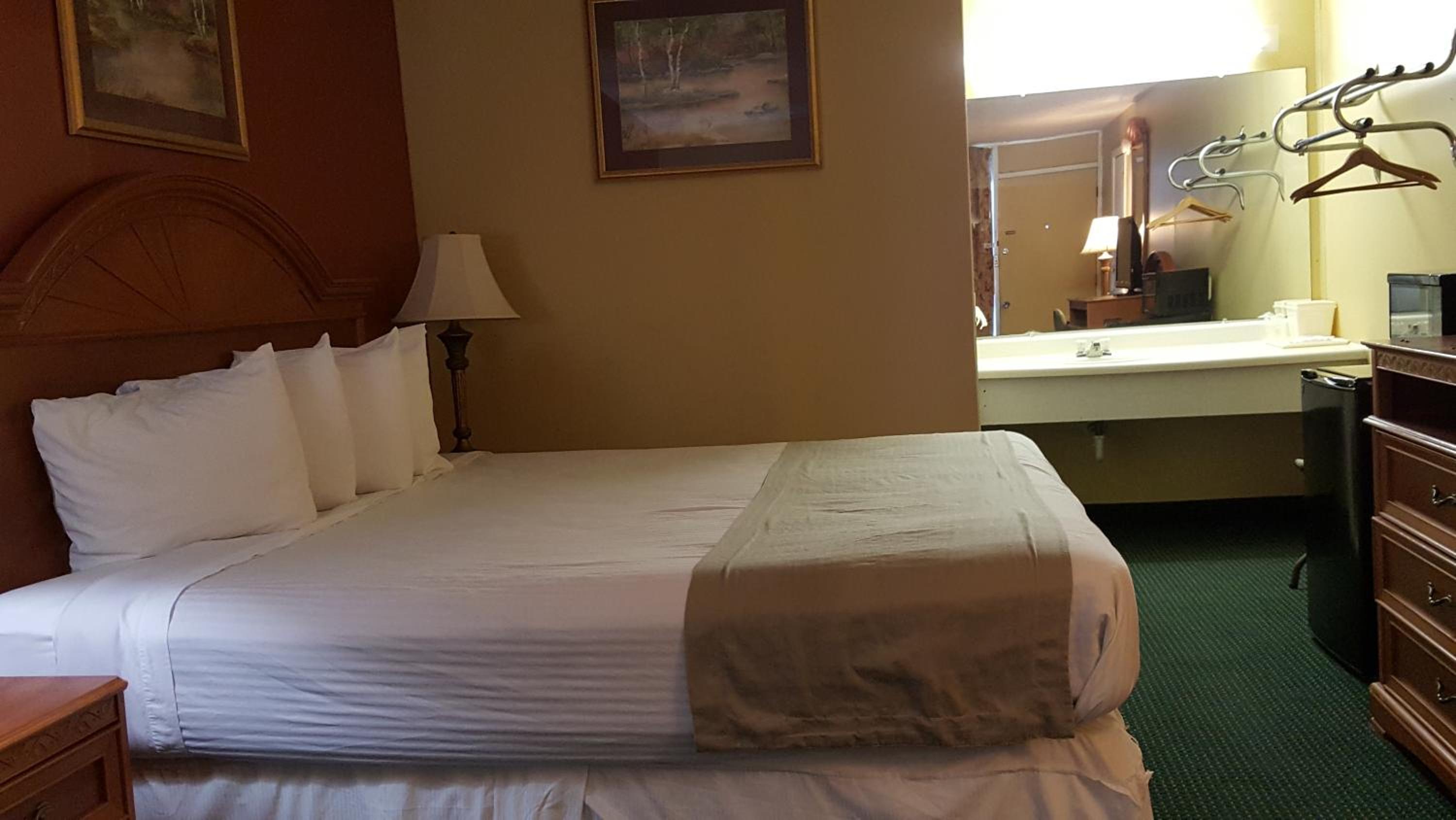 King Room - Non-Smoking photo 2