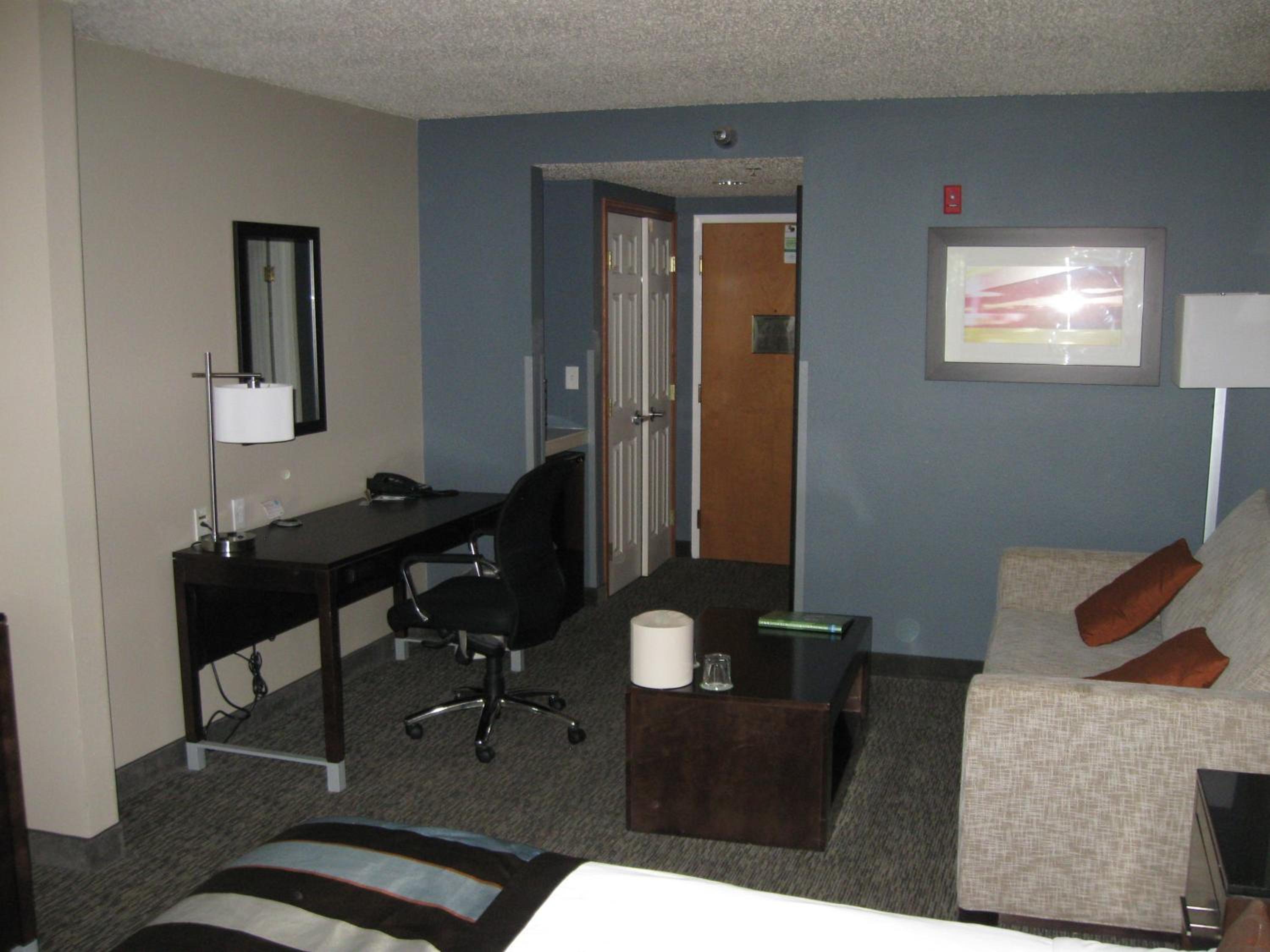 Deluxe King Room - Non-Smoking - Photo 1