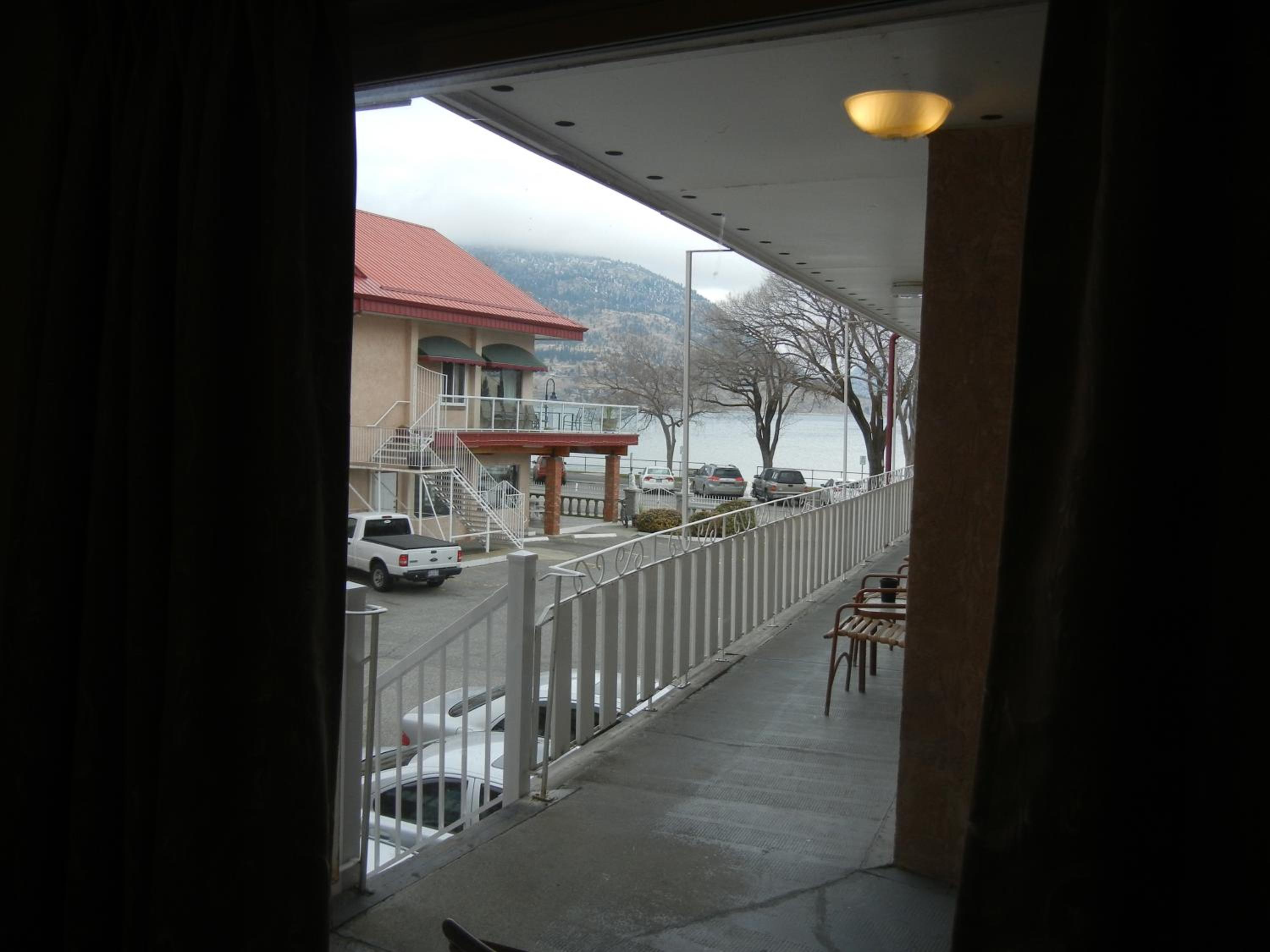 Queen Suite - Non Pet Friendly - Photo 3