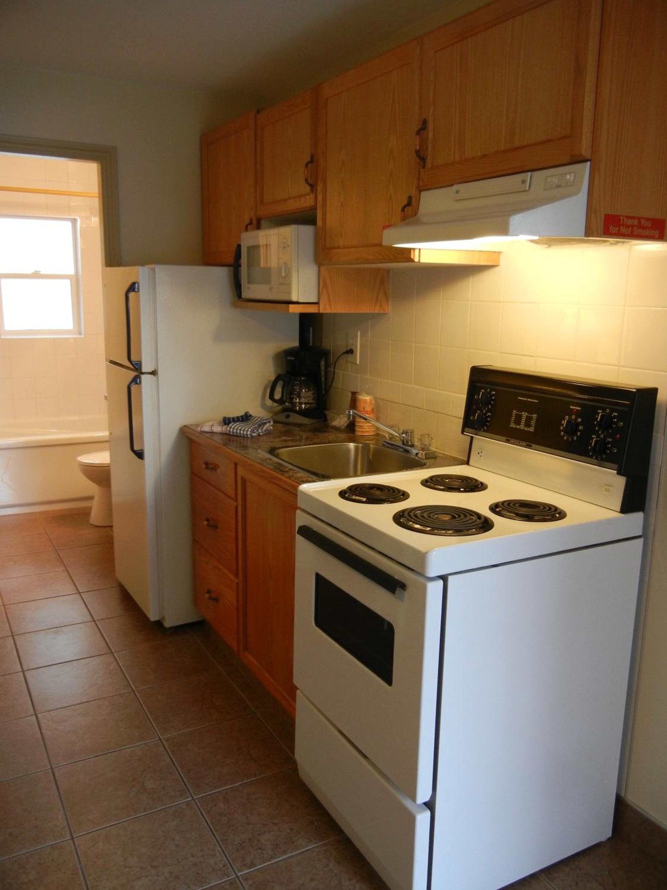 Queen Suite - Non Pet Friendly - Photo 7
