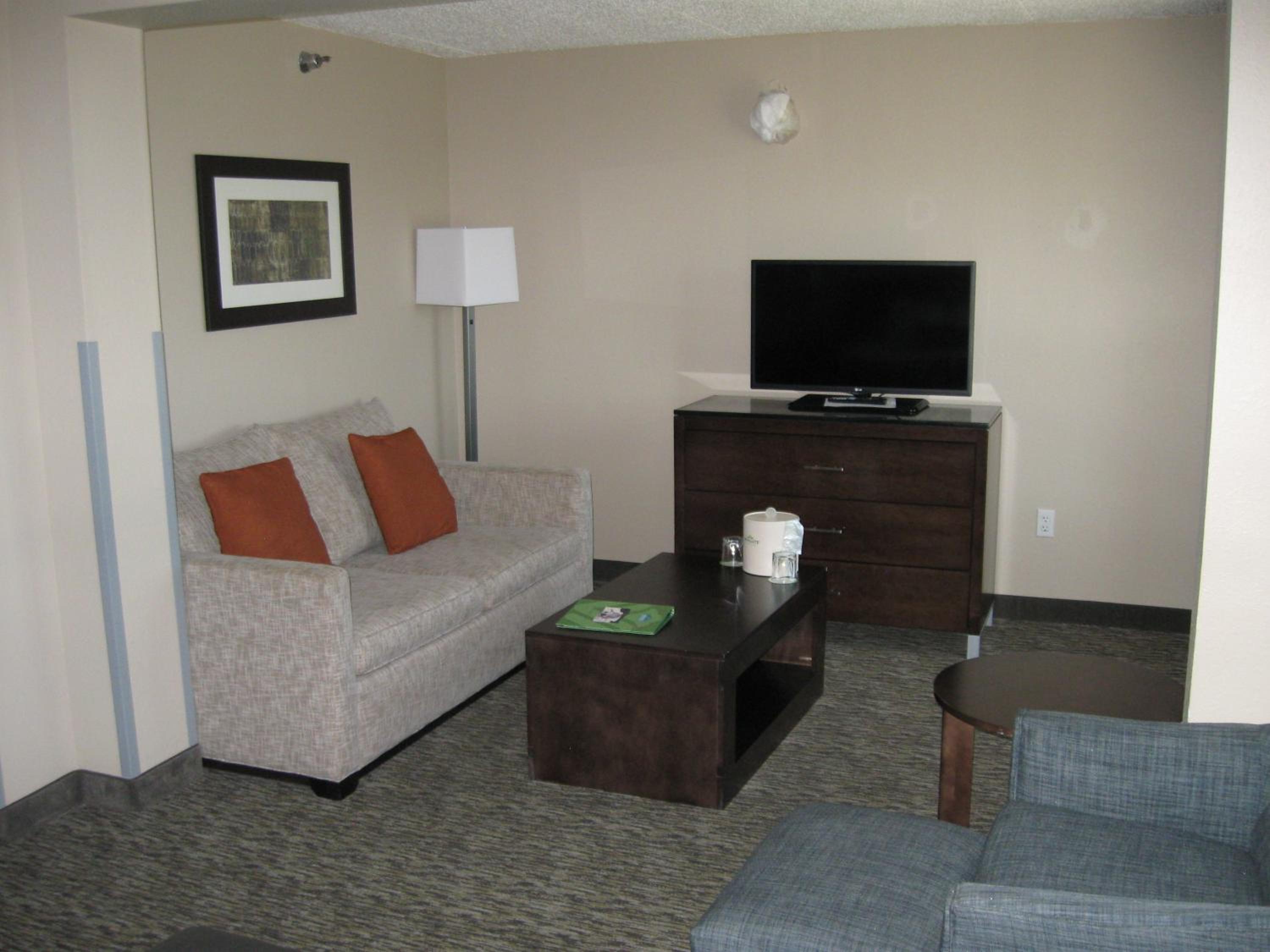 King Suite - Non-Smoking - Photo 2