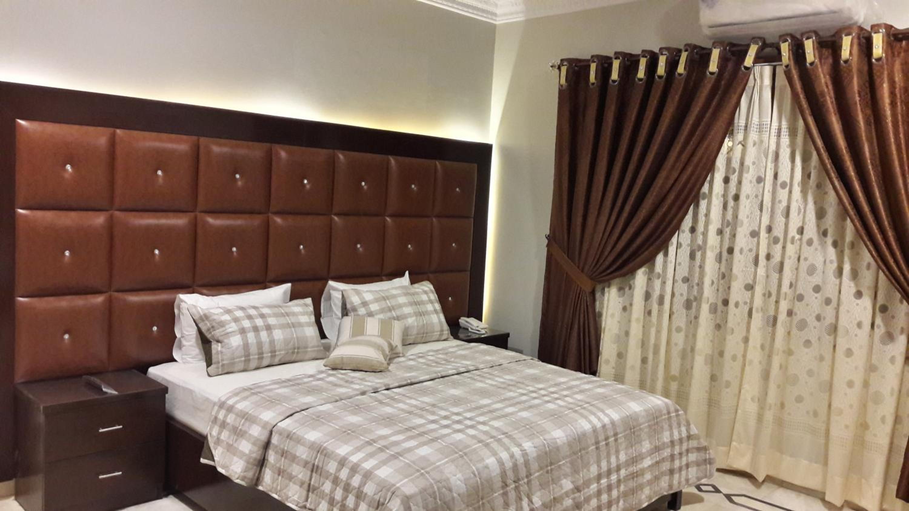 Deluxe Queen Room