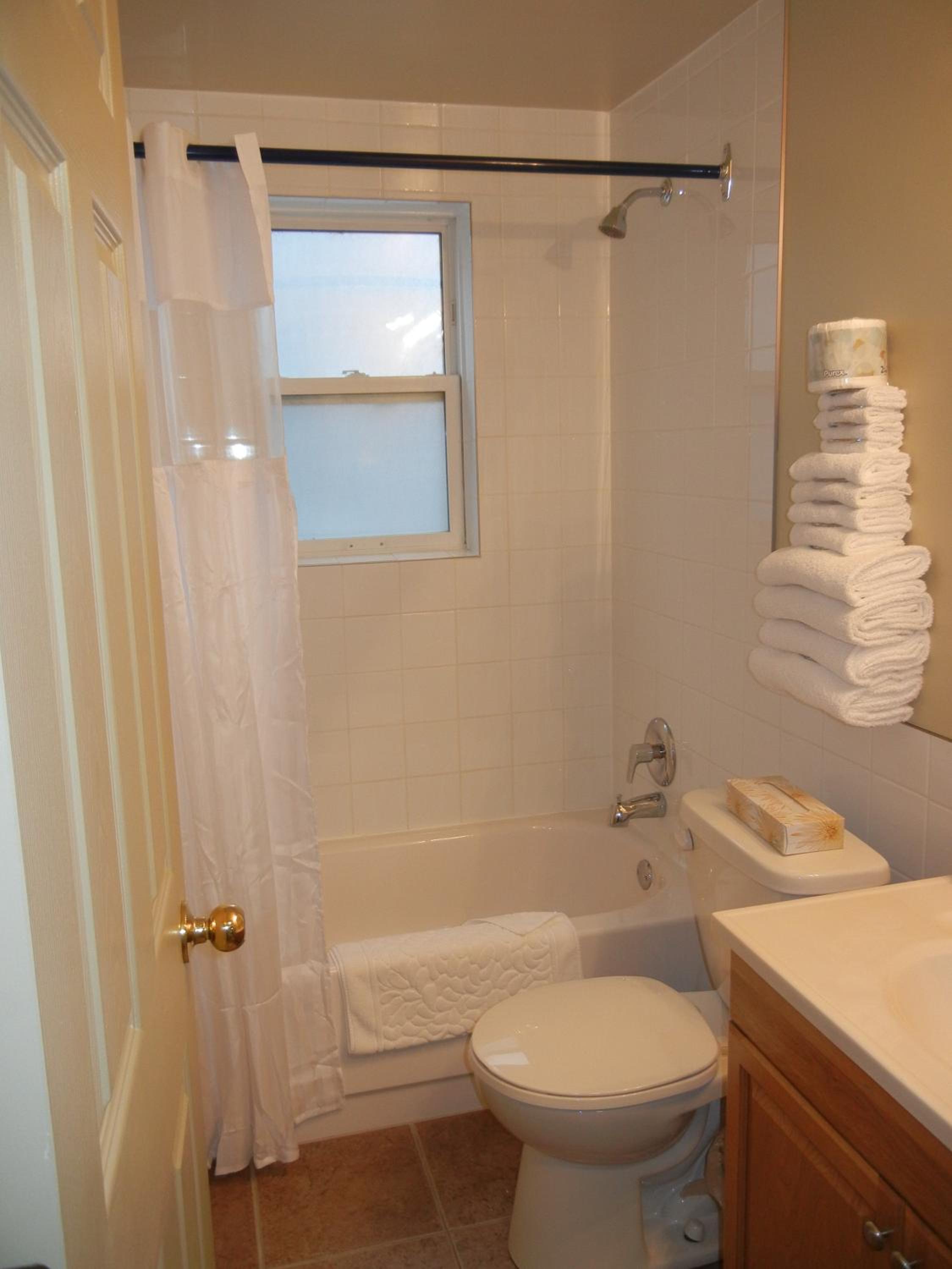 Suite with Lakeview - Non Pet Friendly - Photo 7