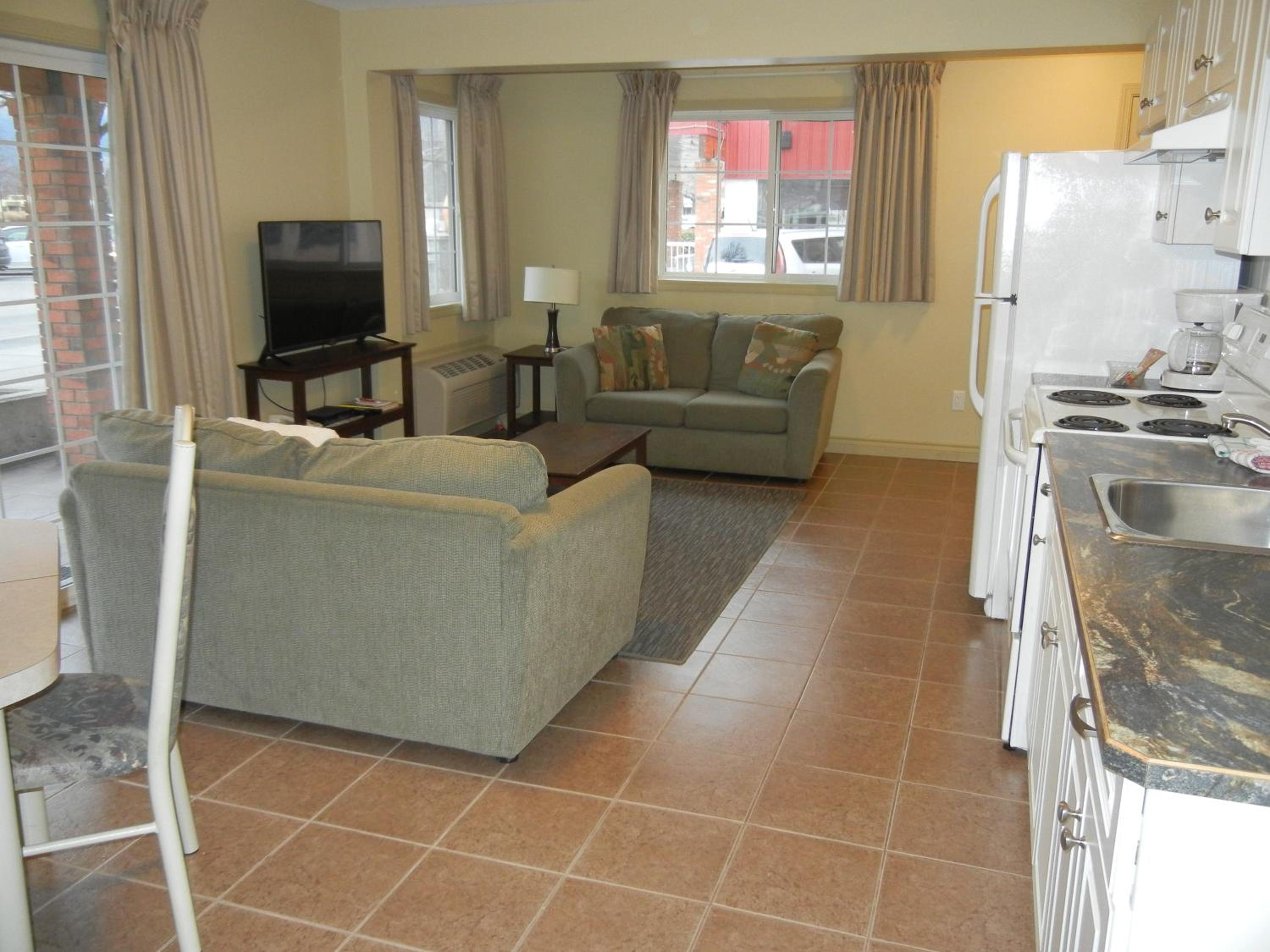 Suite with Lakeview - Non Pet Friendly - Photo 8