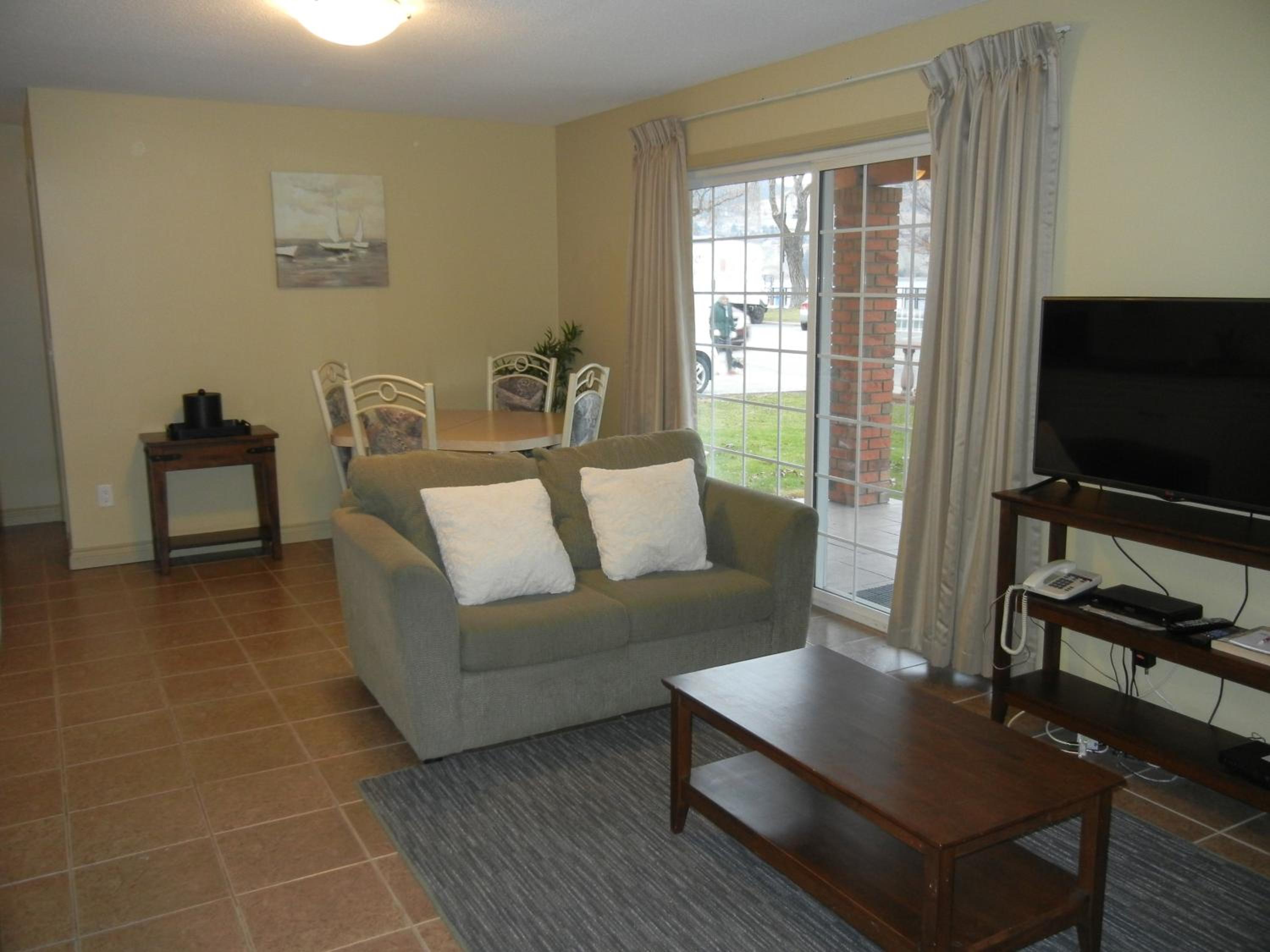 Suite with Lakeview - Non Pet Friendly - Photo 9
