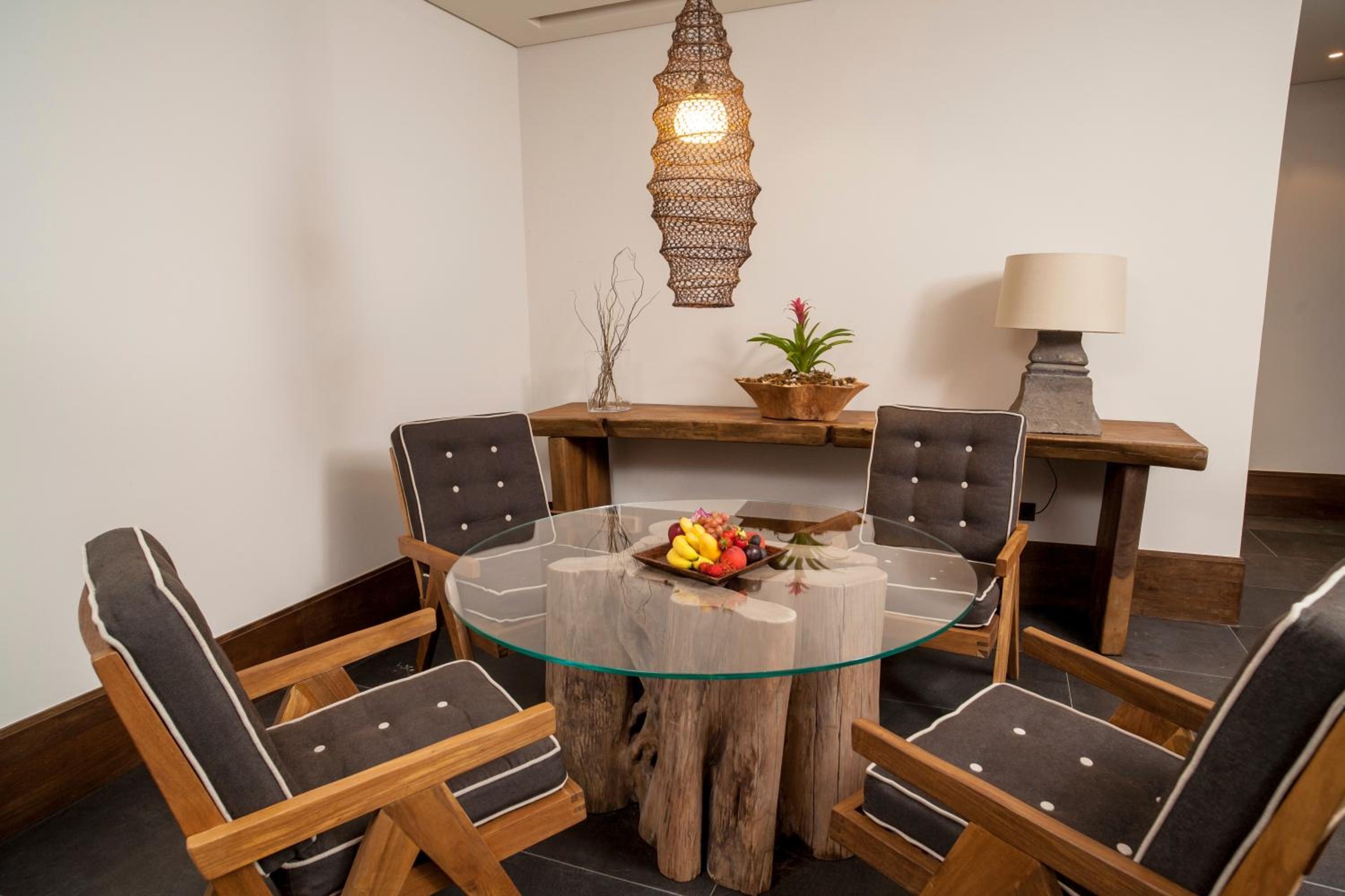 Deluxe King Suite