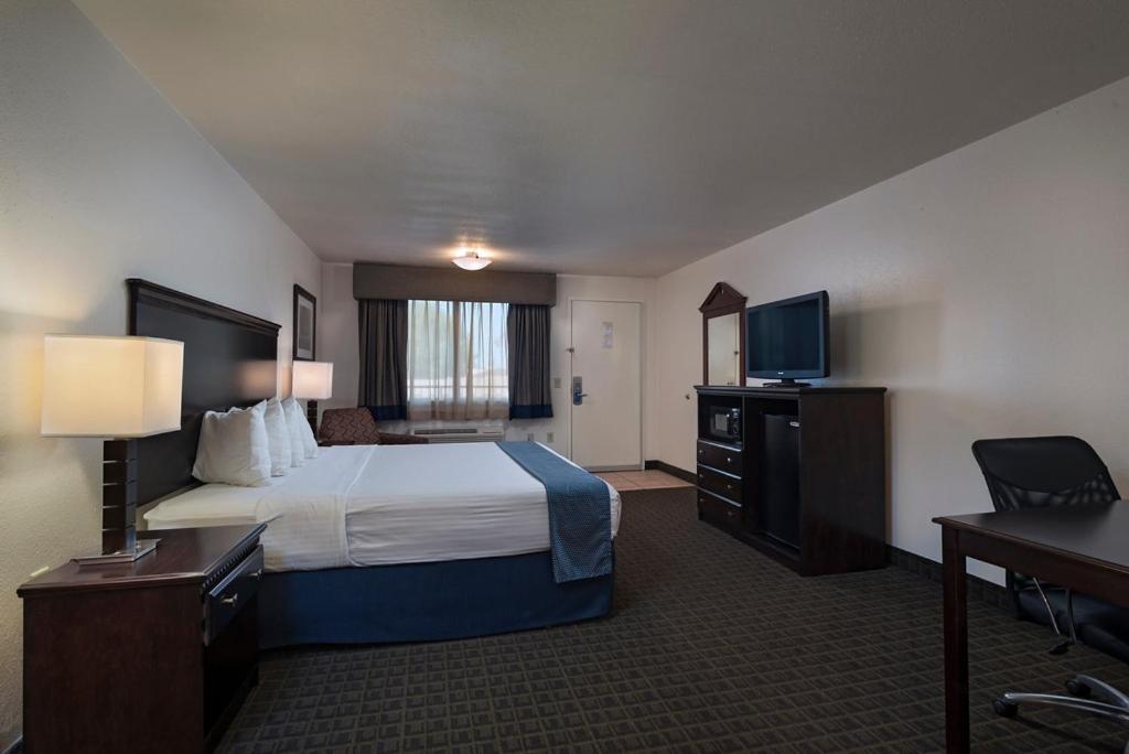 Standard King Room photo 2