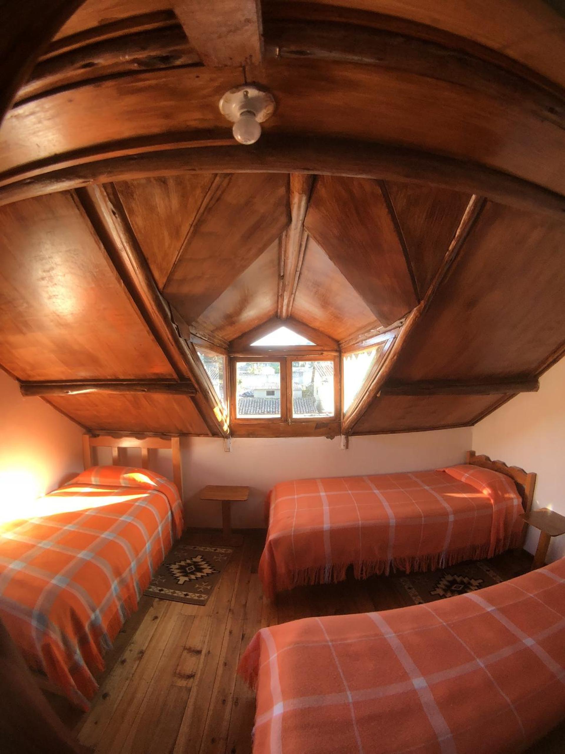 Bed in 10-Bed Mixed Dormitory Room photo 3