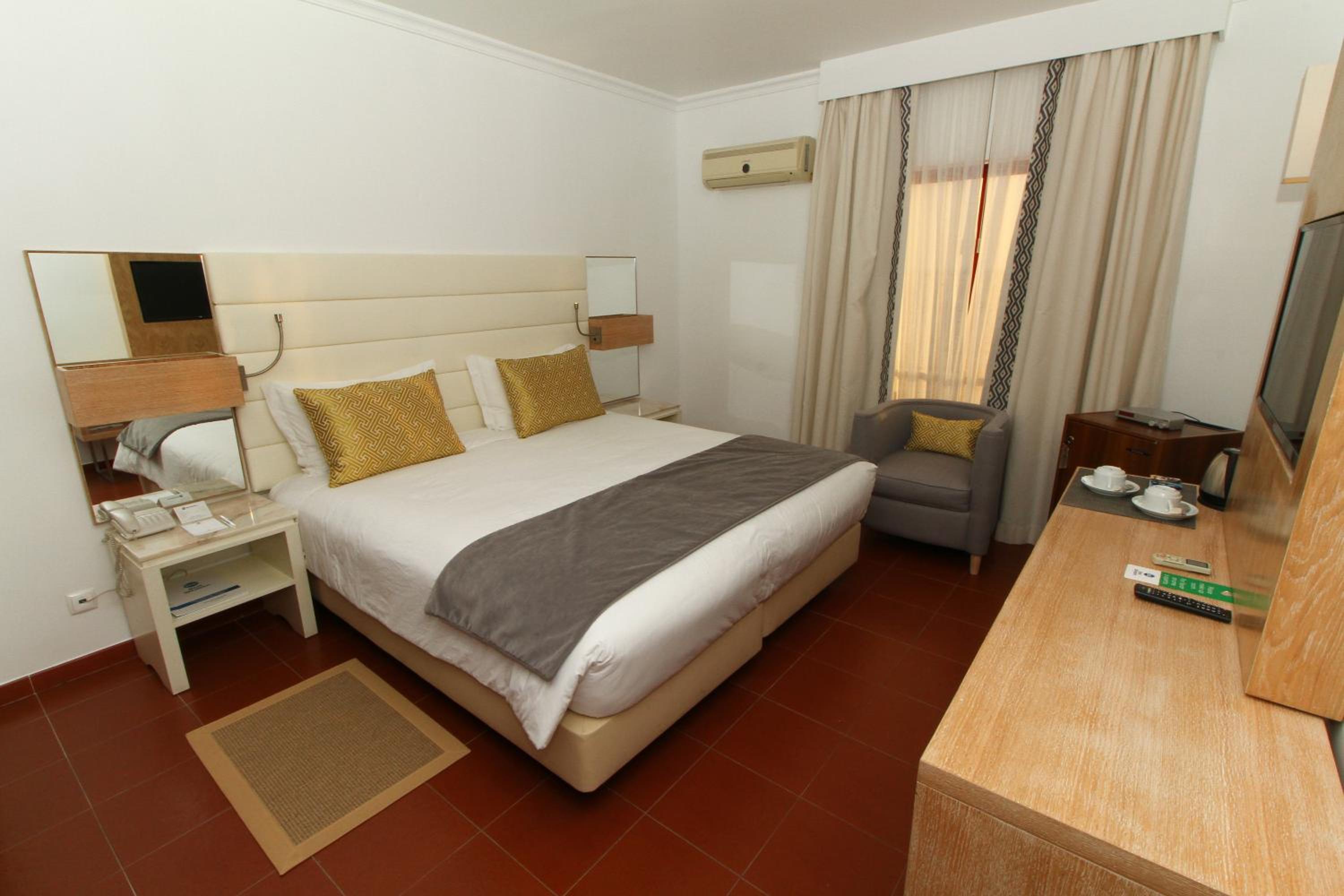King Room - Non-Smoking - Photo 3