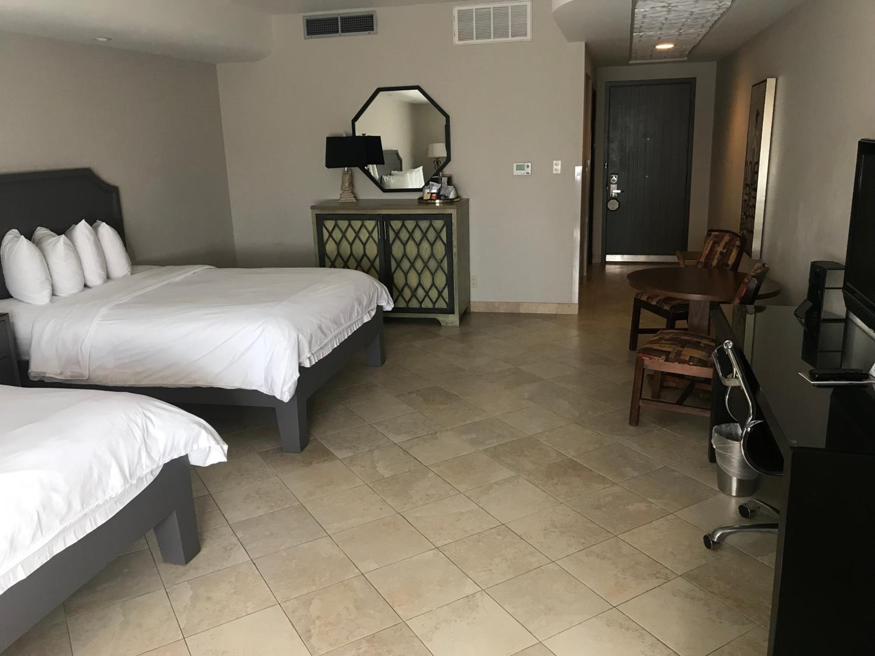 Queen Room With Two Queen Beds - Disability Access