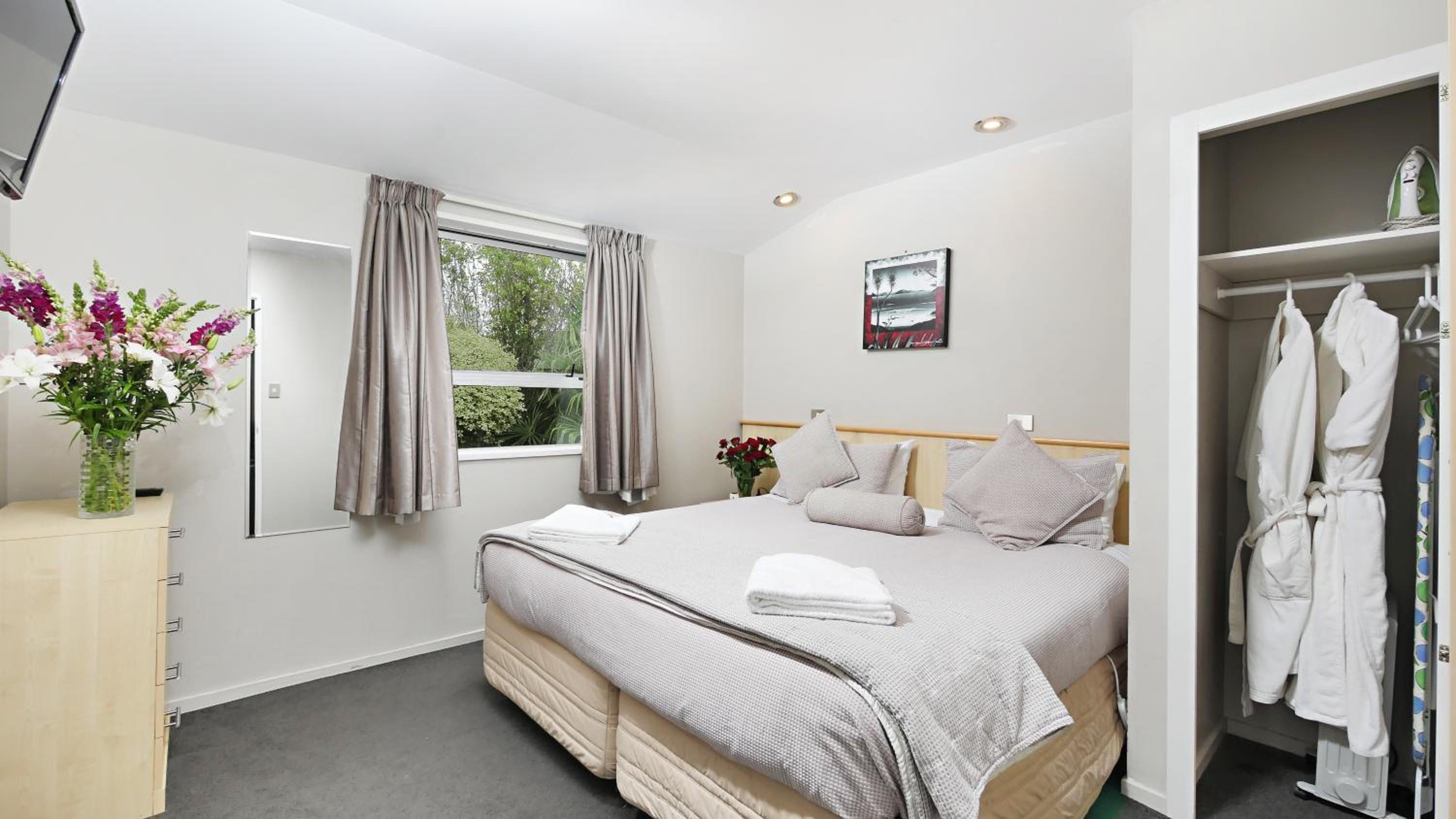 Two-Bedroom Suite - Photo 7