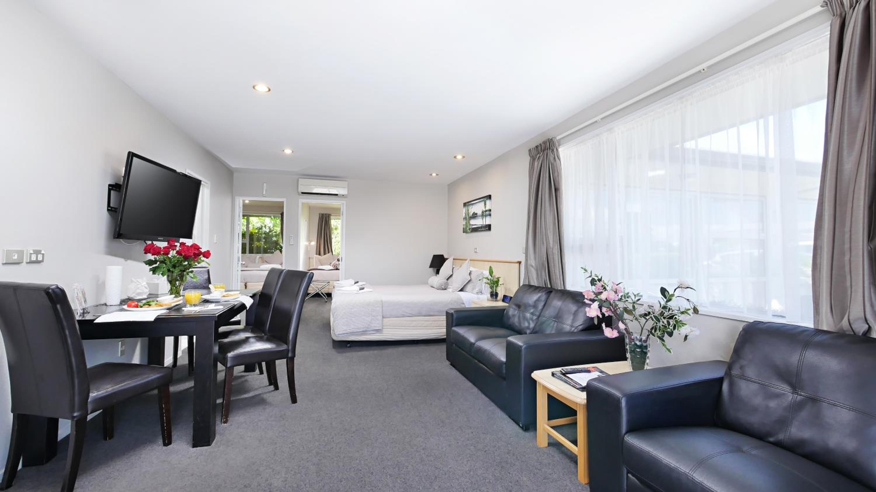 Two-Bedroom Apartment with Two Bathrooms thumbnail 5