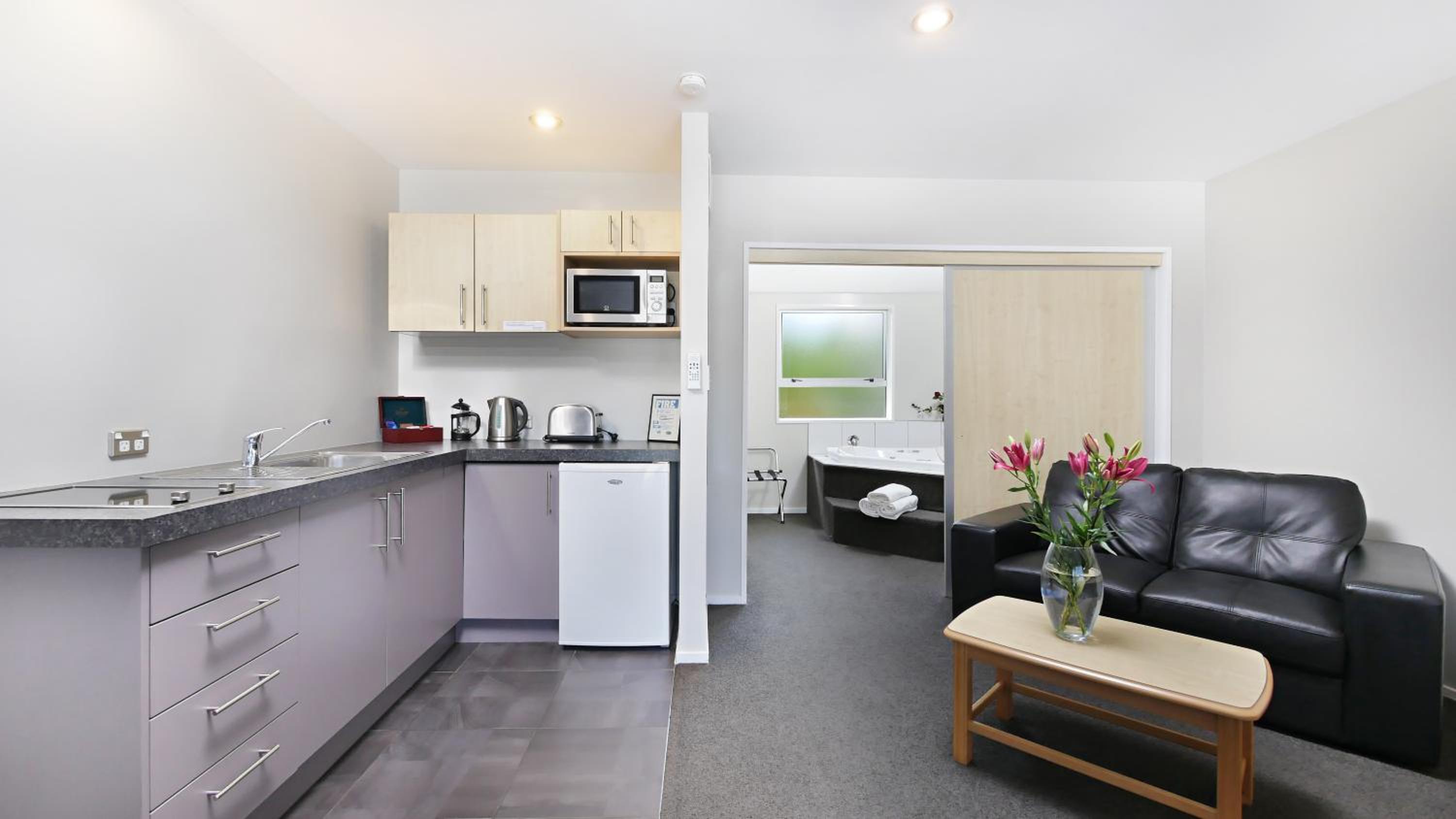 Executive Suite with Spa Bath - Photo 6