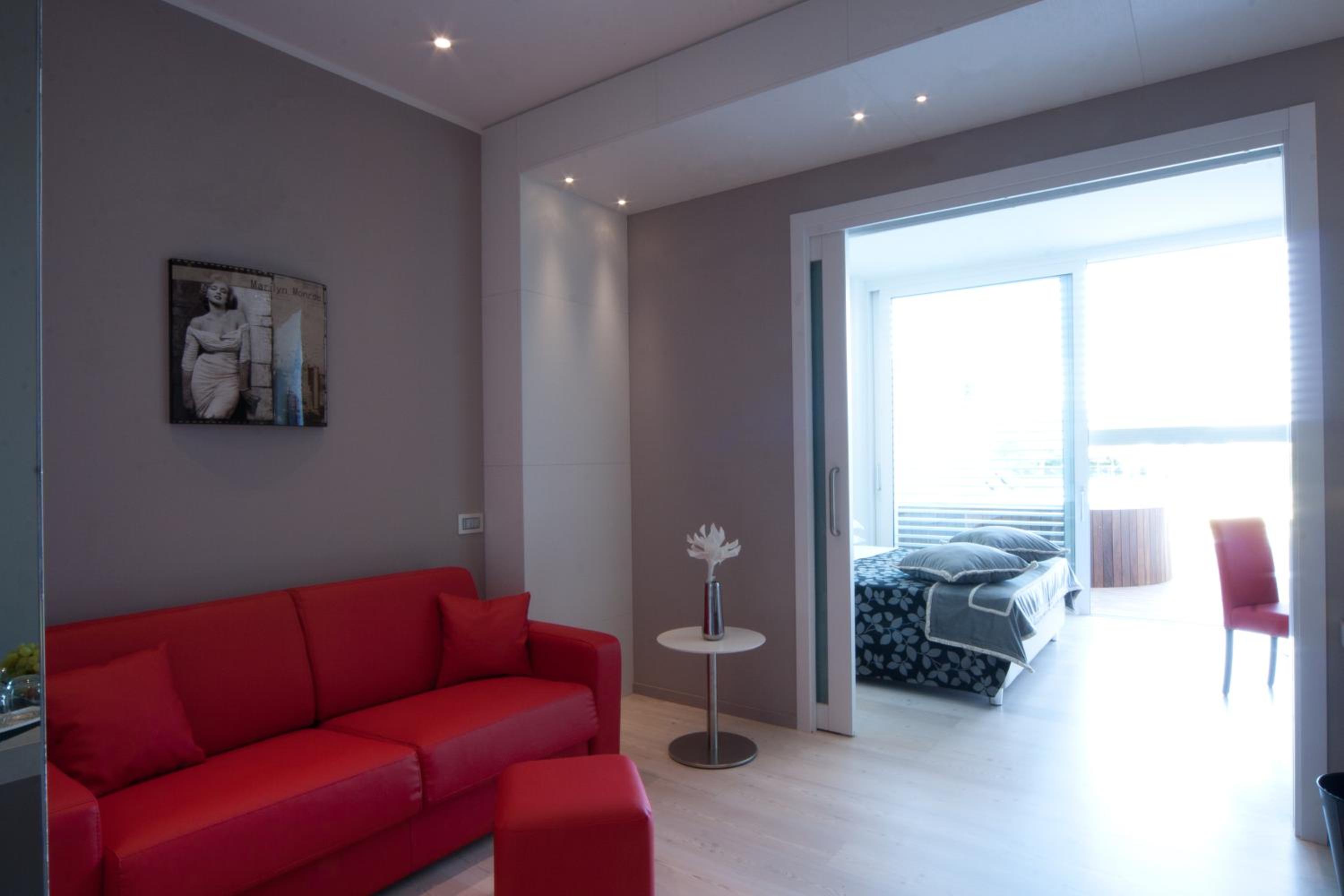 Suite with Hot Tub - Photo 20