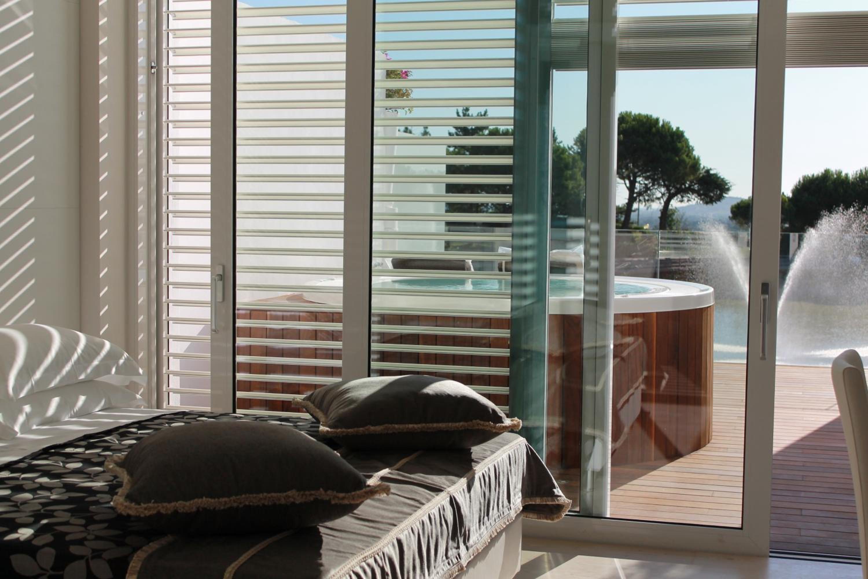 Suite with Hot Tub - Photo 11