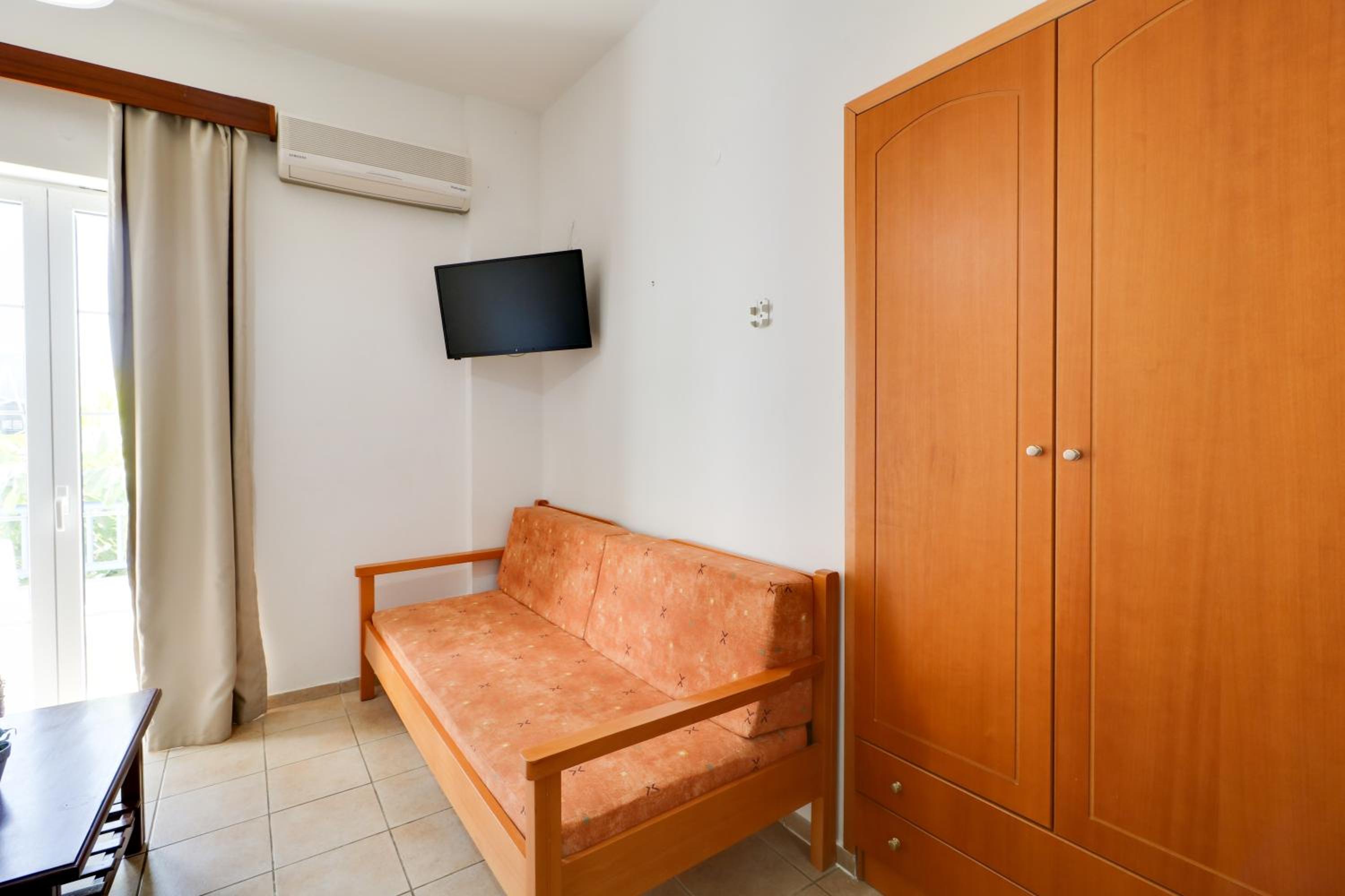 Family Room (2 Guests)