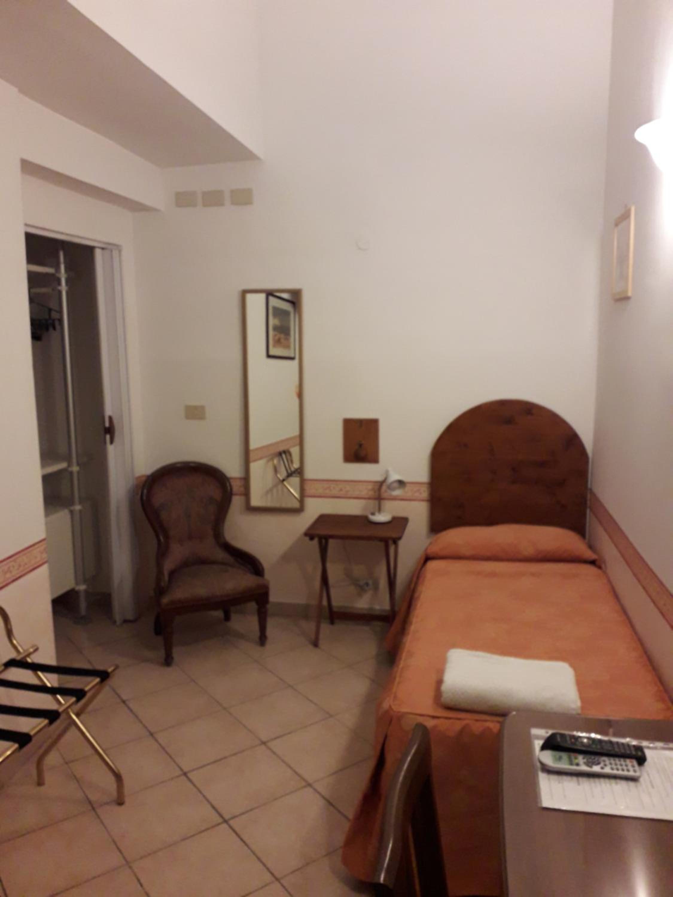 Single Room with Private Bathroom photo 3