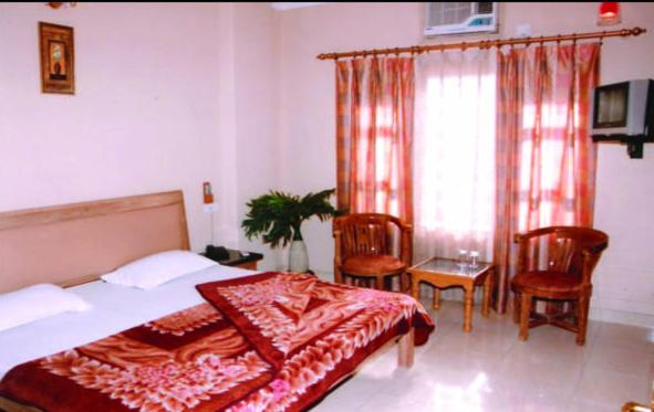 Double Room with Fan - Photo 1