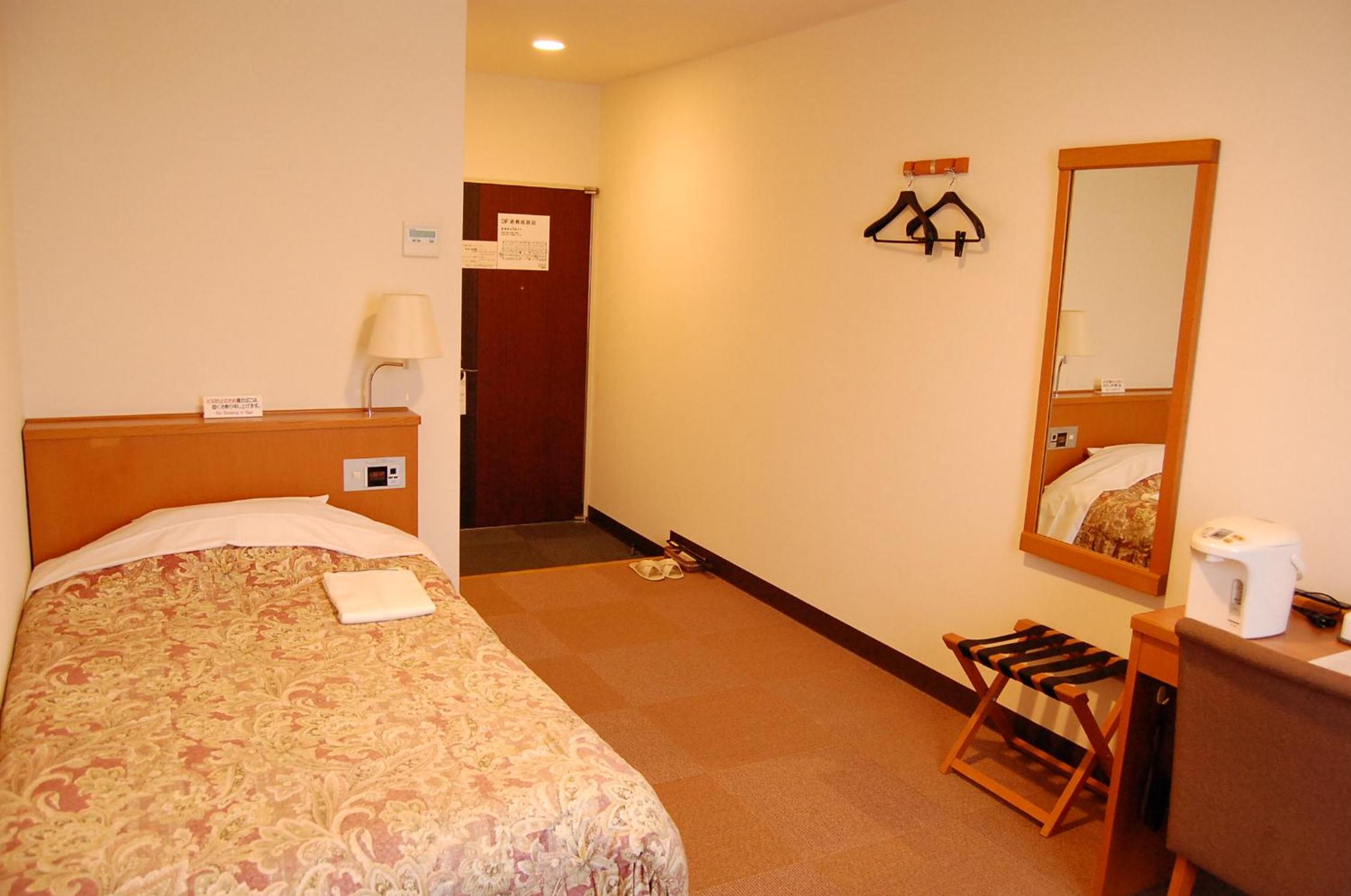 Single Room - Smoking photo 1