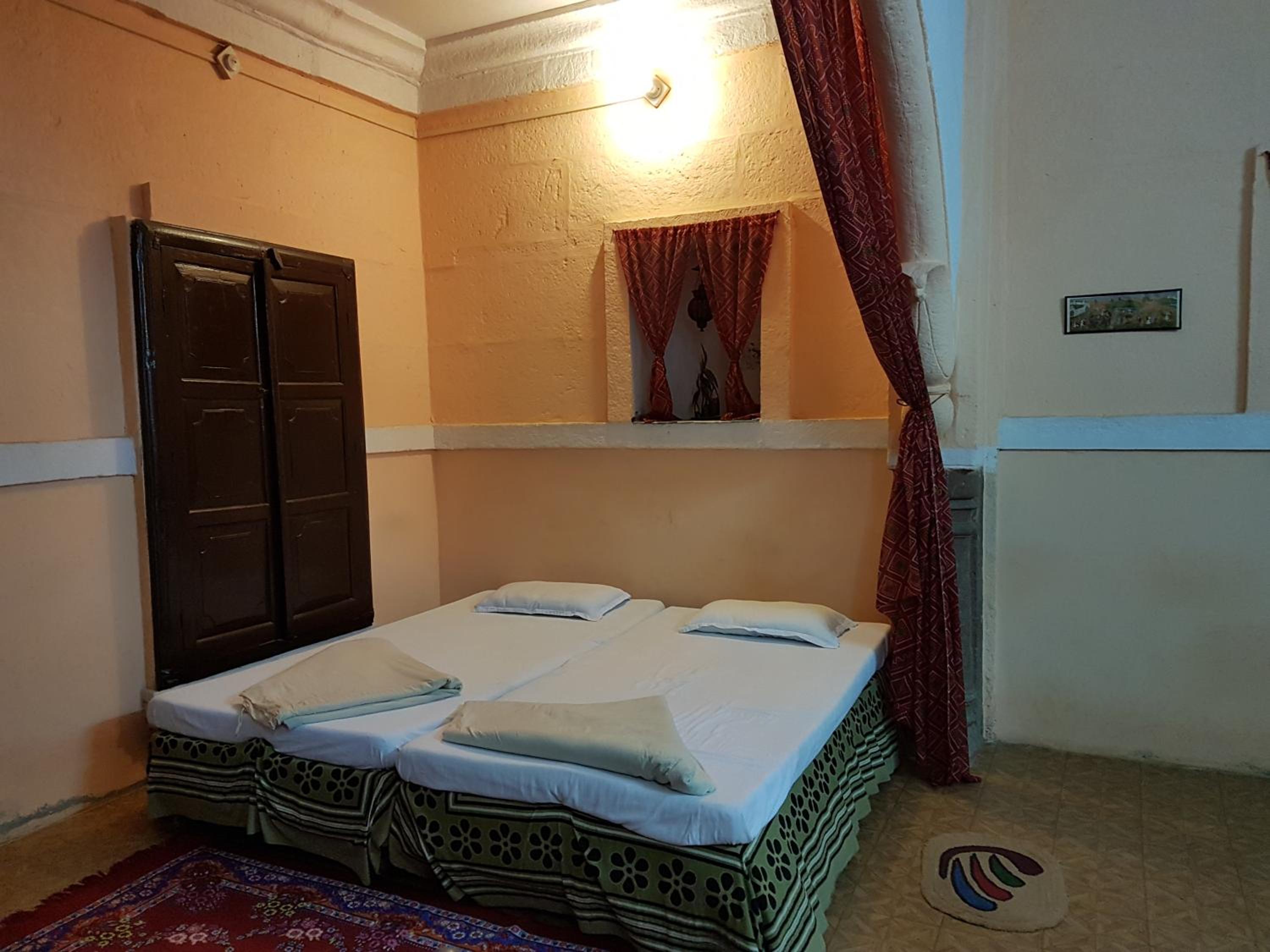 Budget Double Room - Photo 27