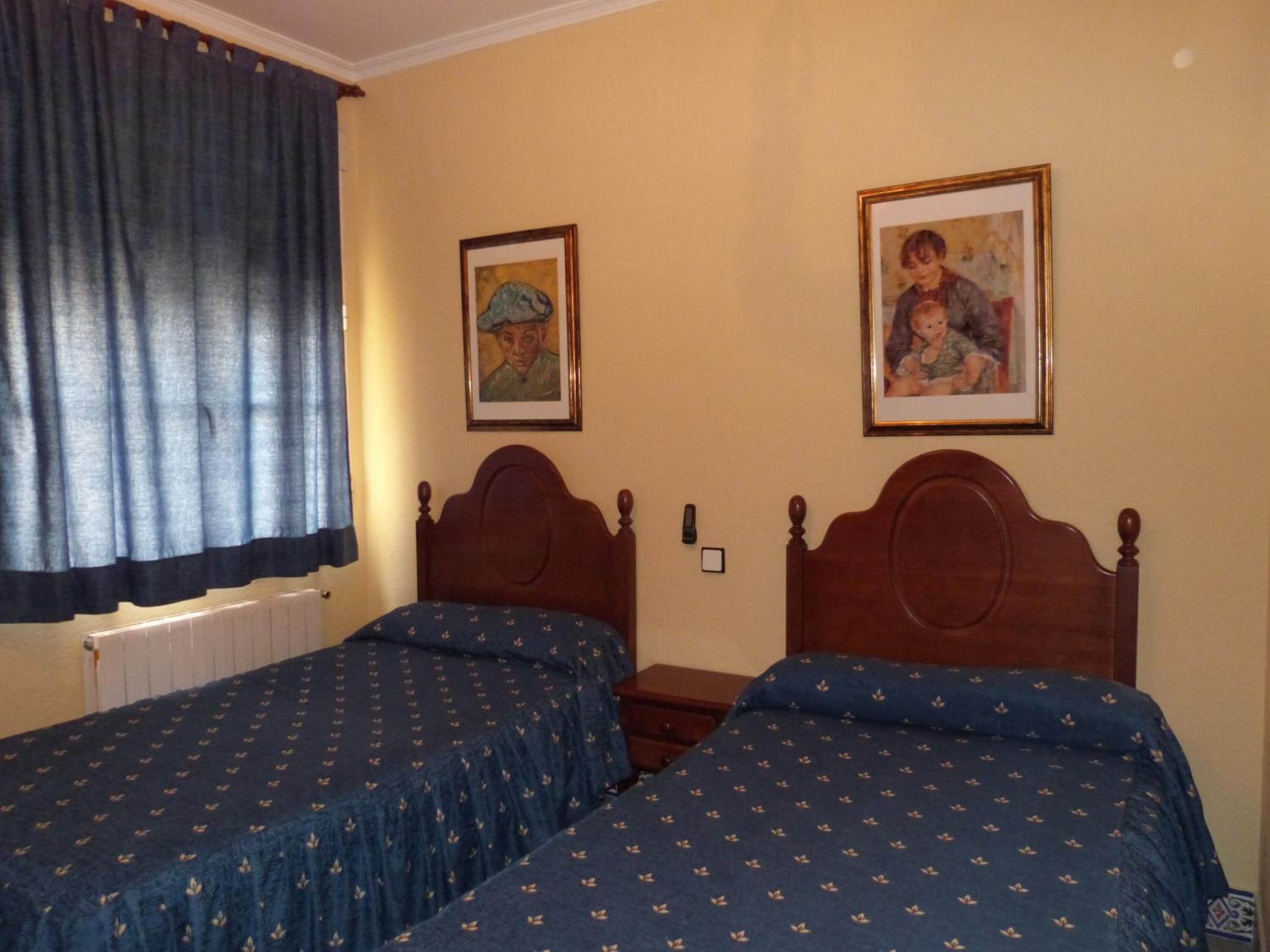 Double or Twin Room - Photo 4