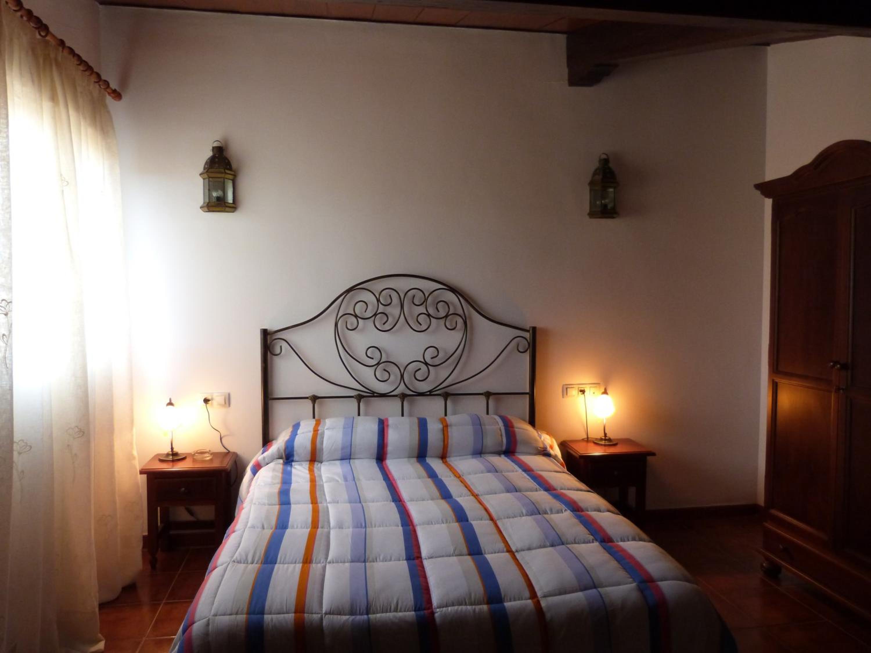 Double or Twin Room - Photo 5