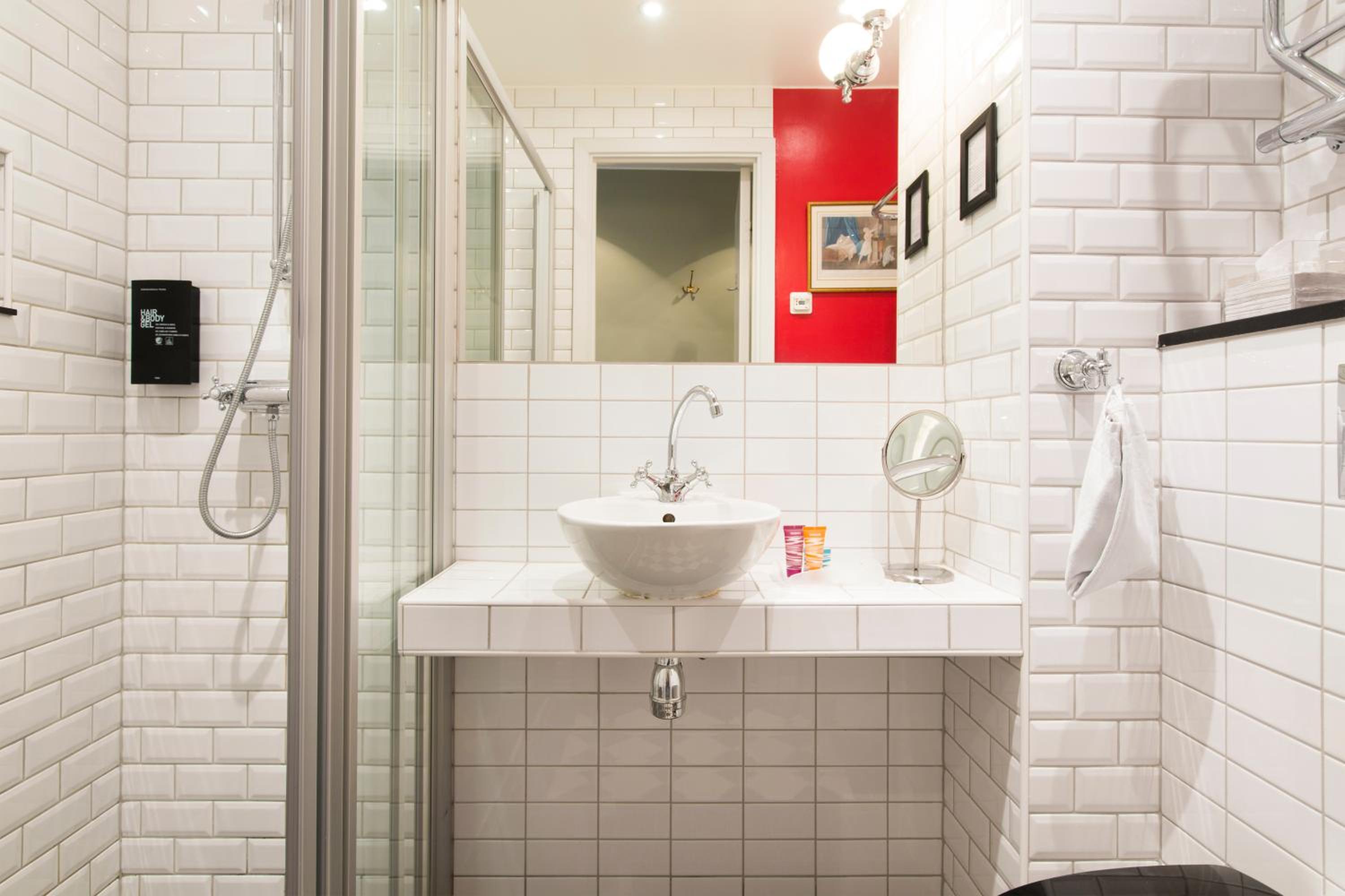 Budget Twin Room - Photo 8