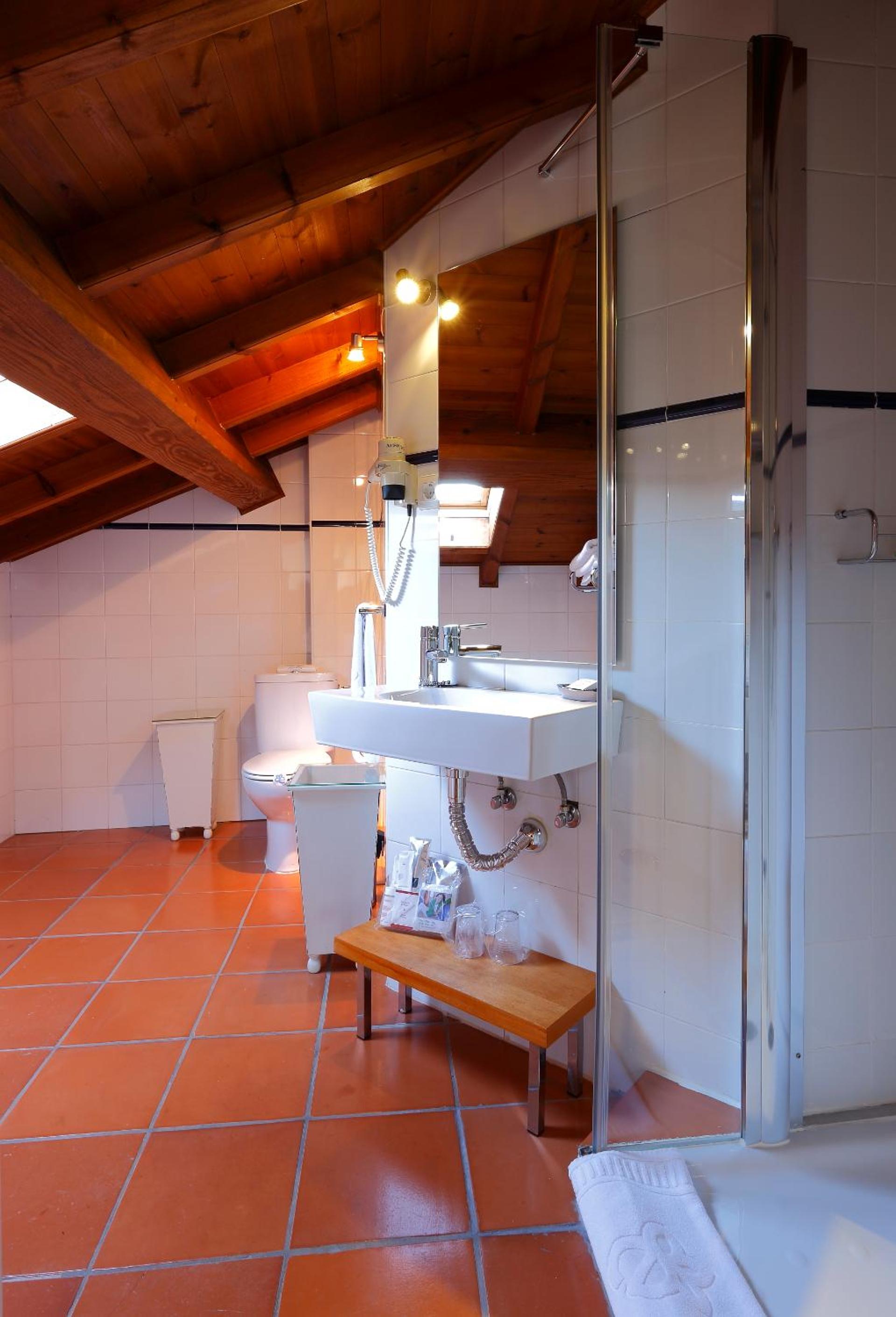 Twin Room with Bathroom photo 3