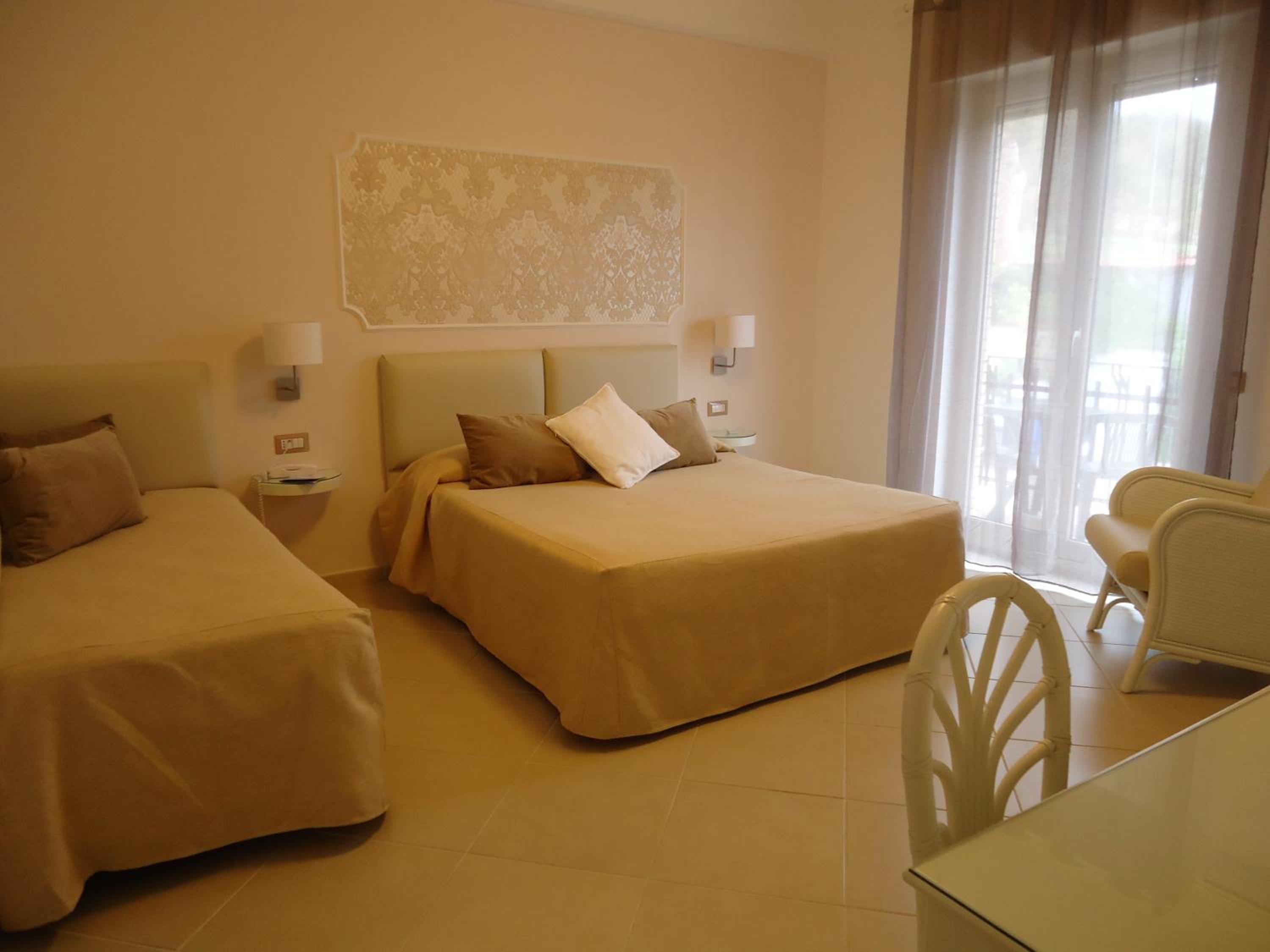 Triple Room - Photo 9