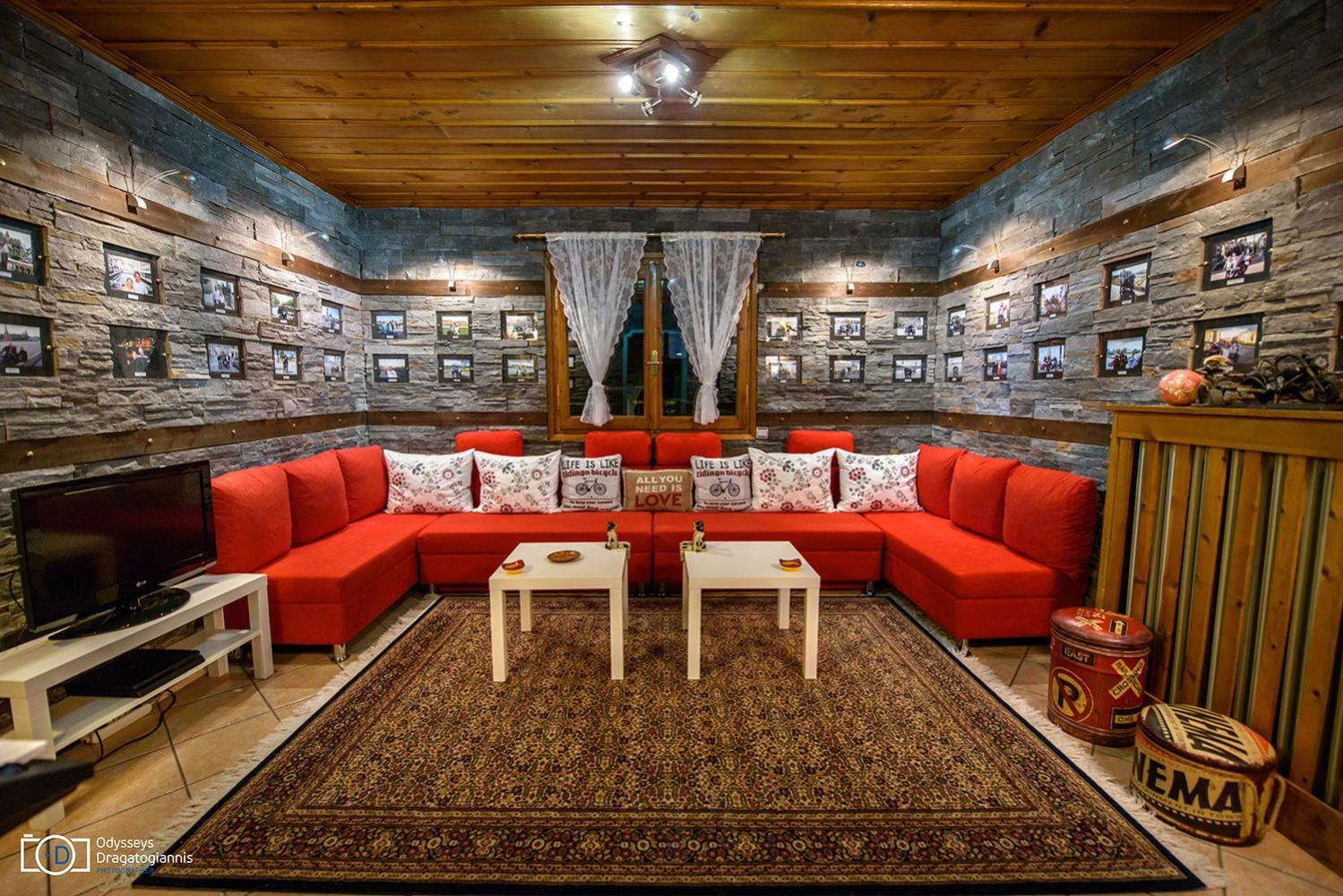 Seven-Bedroom Villa - Photo 9