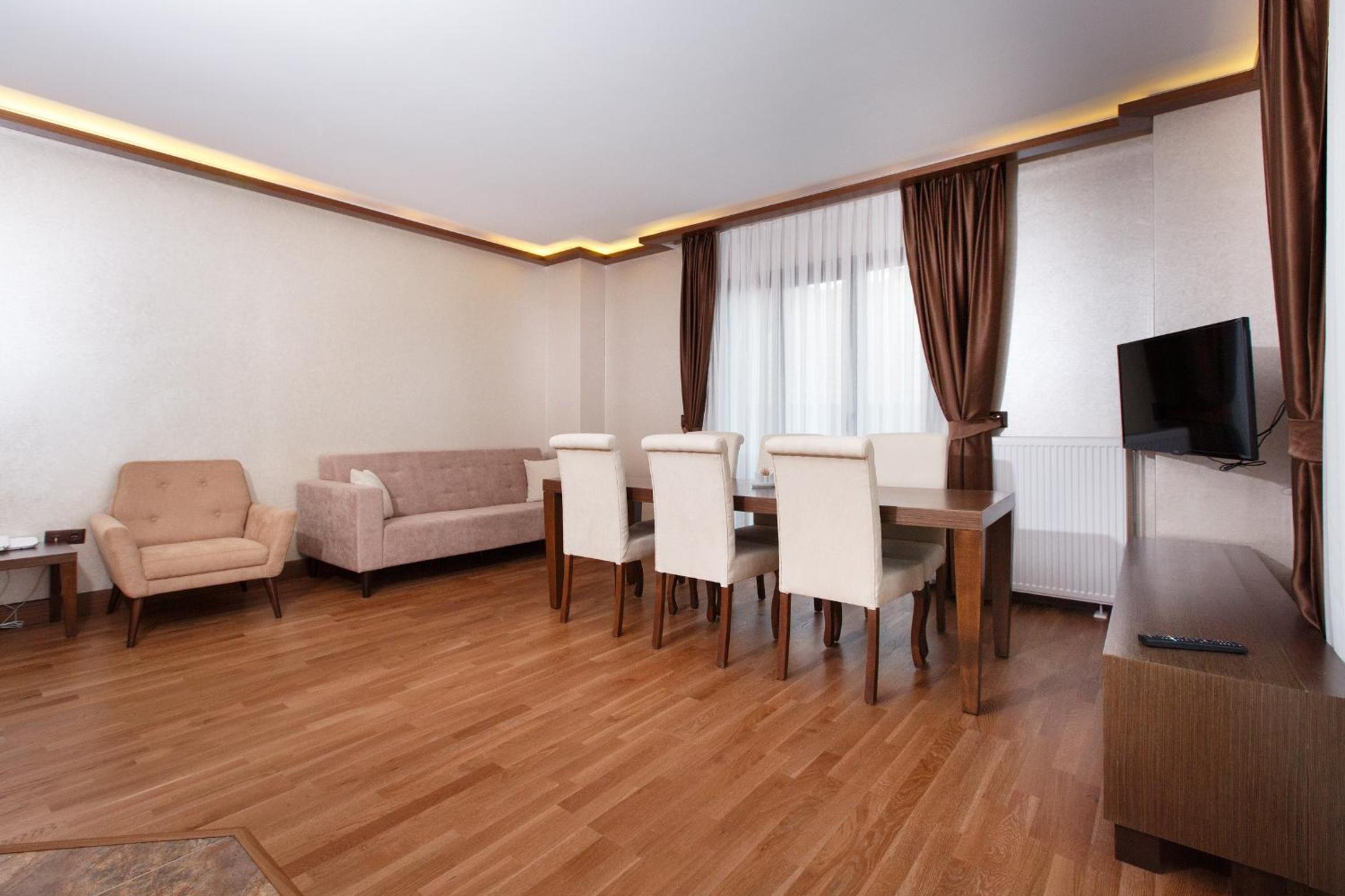 Four Adjoining Rooms With Kitchen thumbnail 5