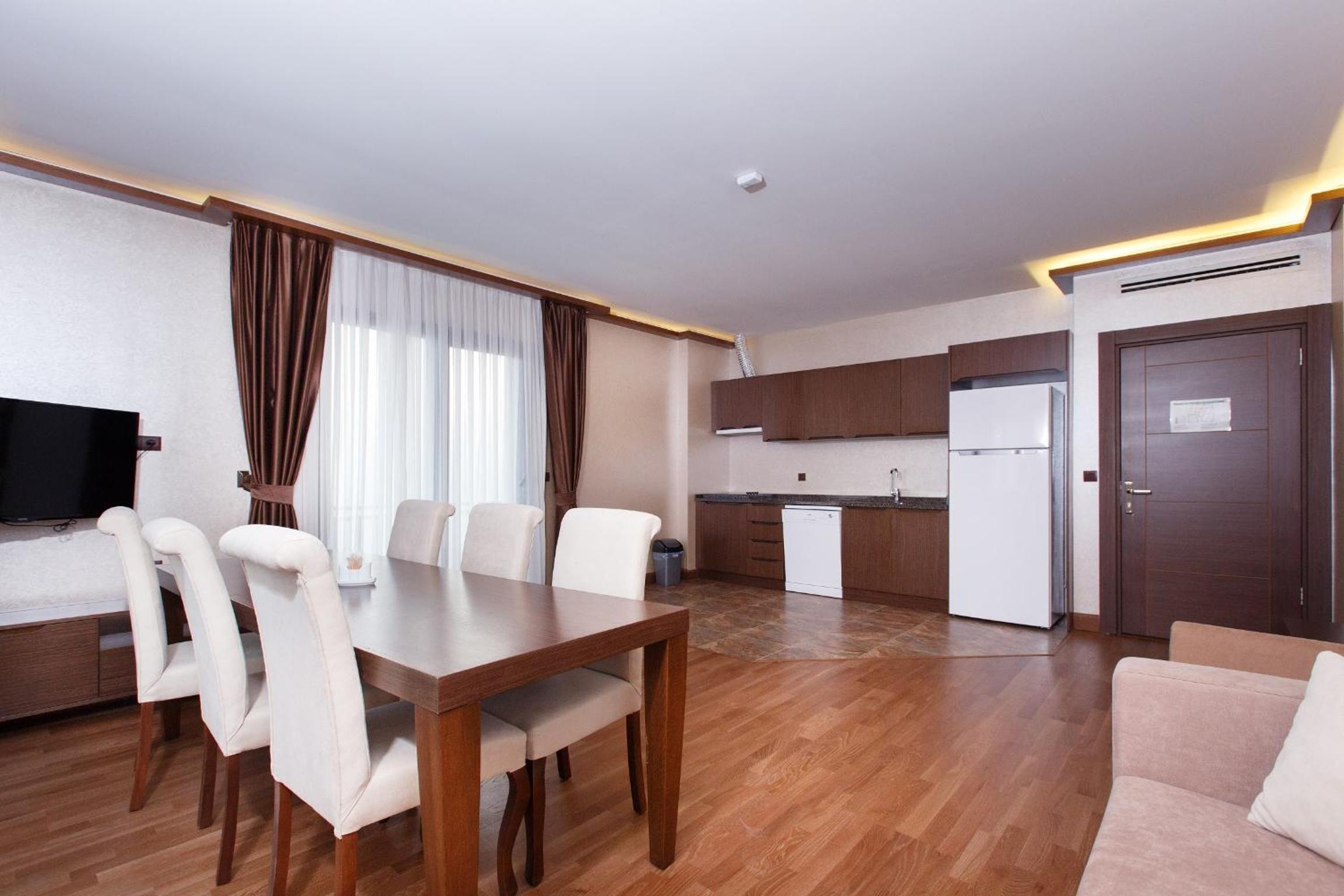 Four Adjoining Rooms With Kitchen thumbnail 6