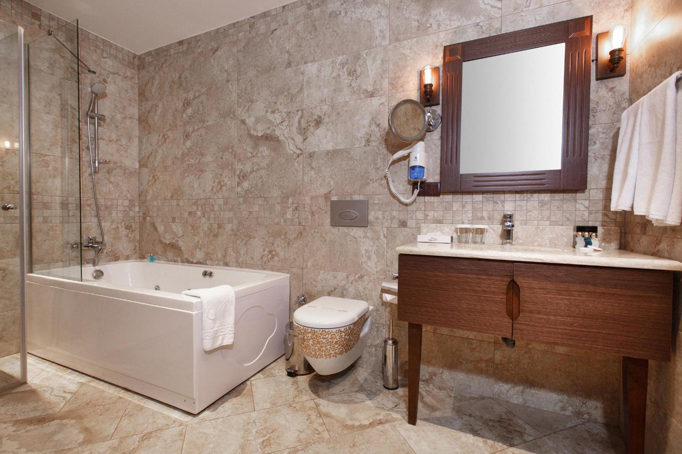 Double Room with Lake View thumbnail 6