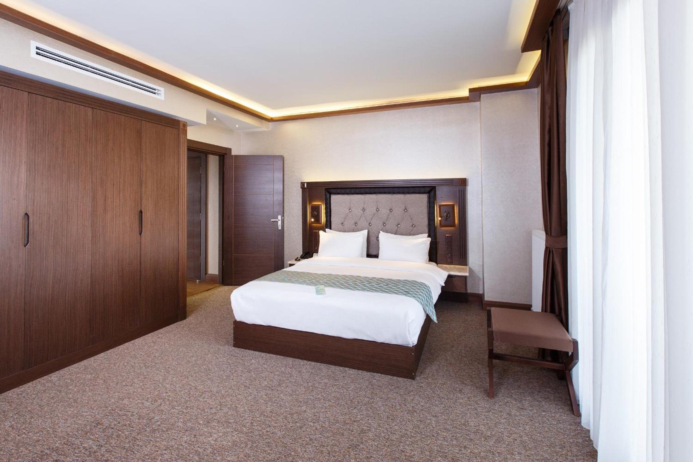 Family Junior Suite thumbnail 6