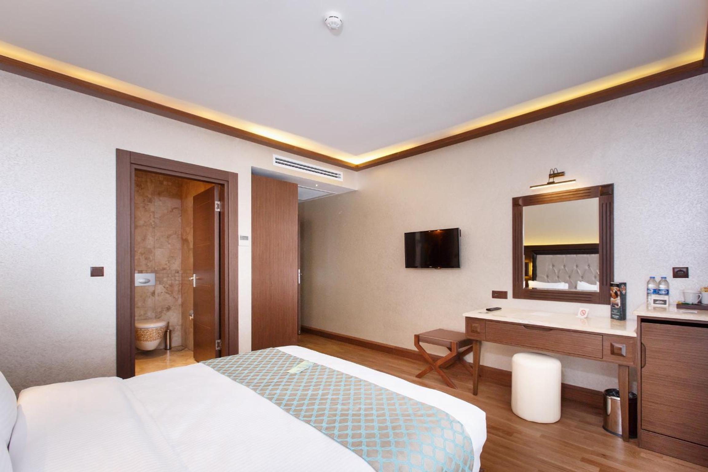 Two Connecting Double Rooms with Lake View thumbnail 6