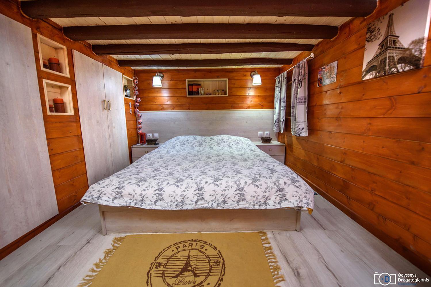 Seven-Bedroom Villa - Photo 1