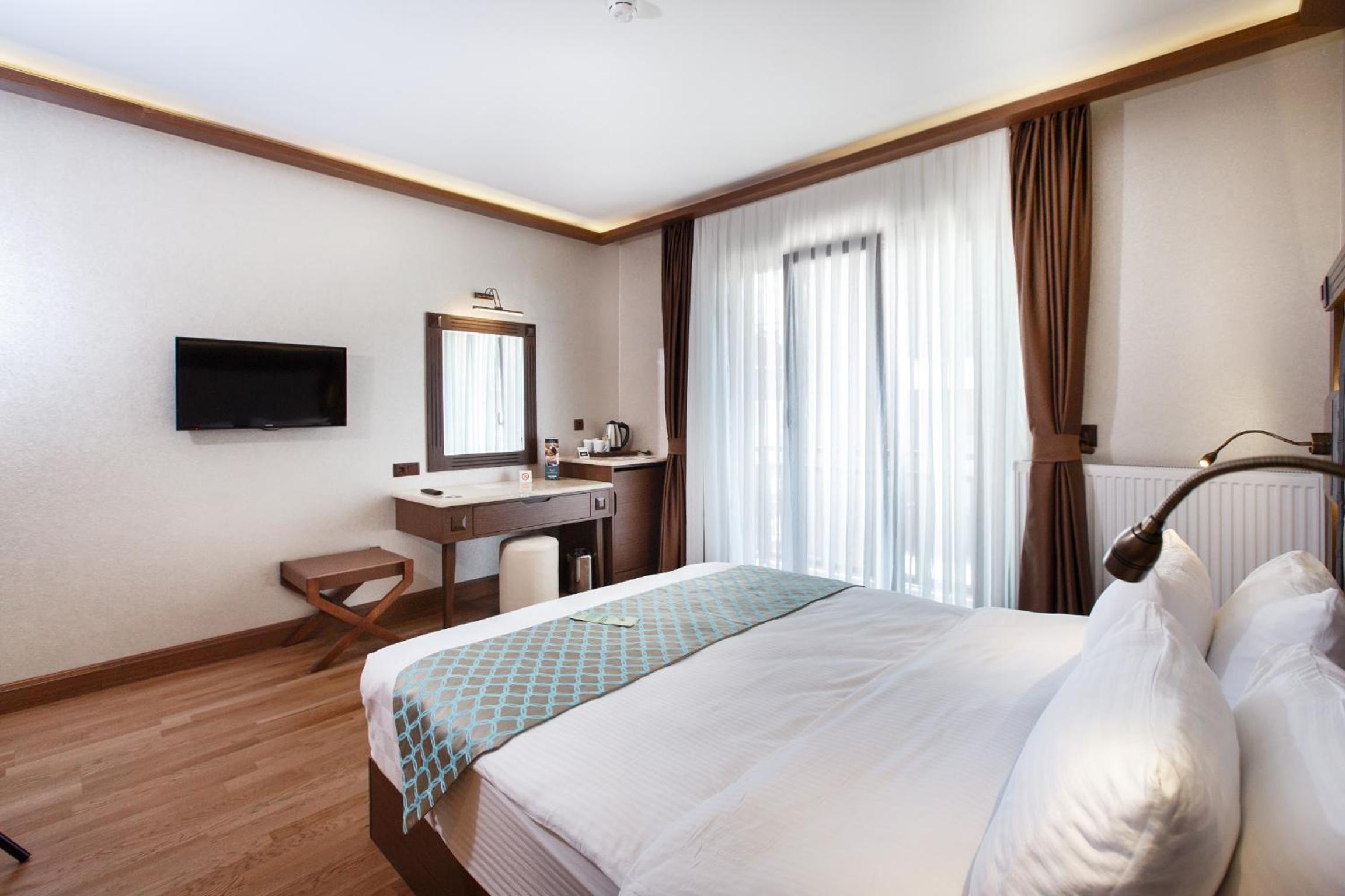 Two Connecting Double Rooms with Lake View