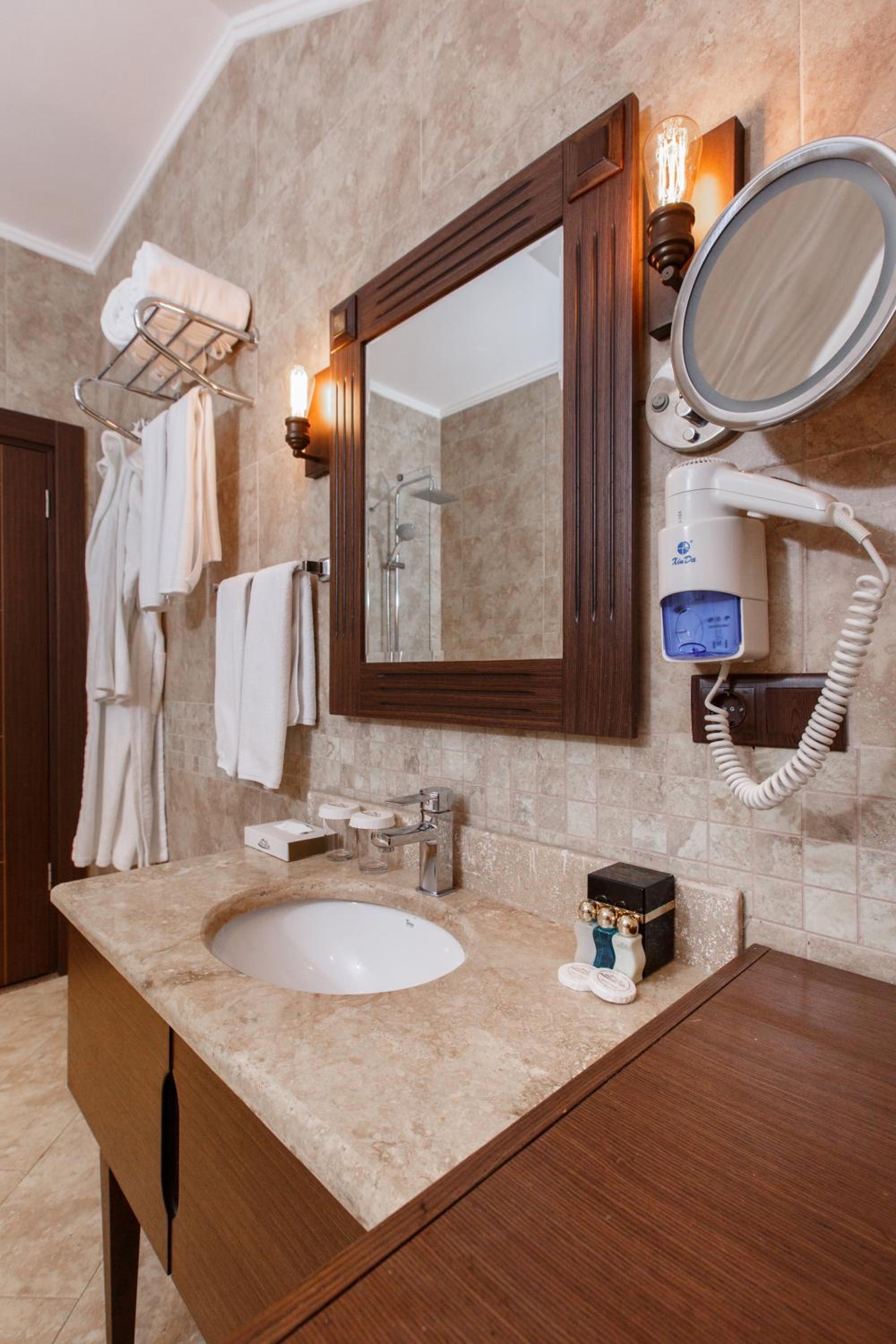King Suite with Sea View and Hot Tub