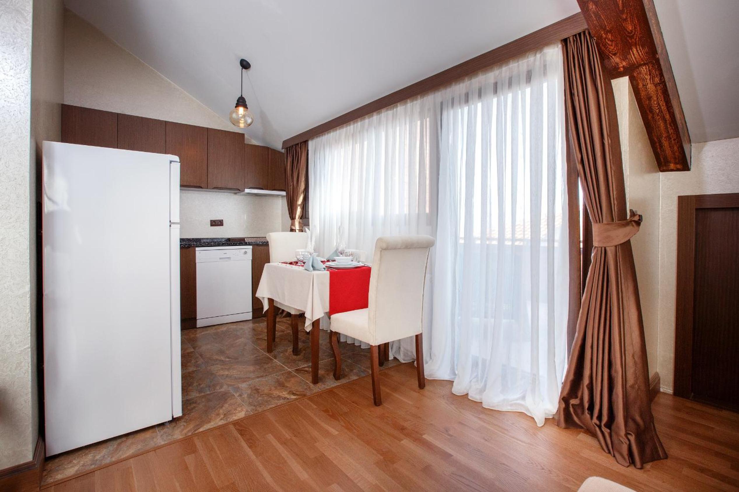 King Suite with Sea View and Hot Tub thumbnail 6