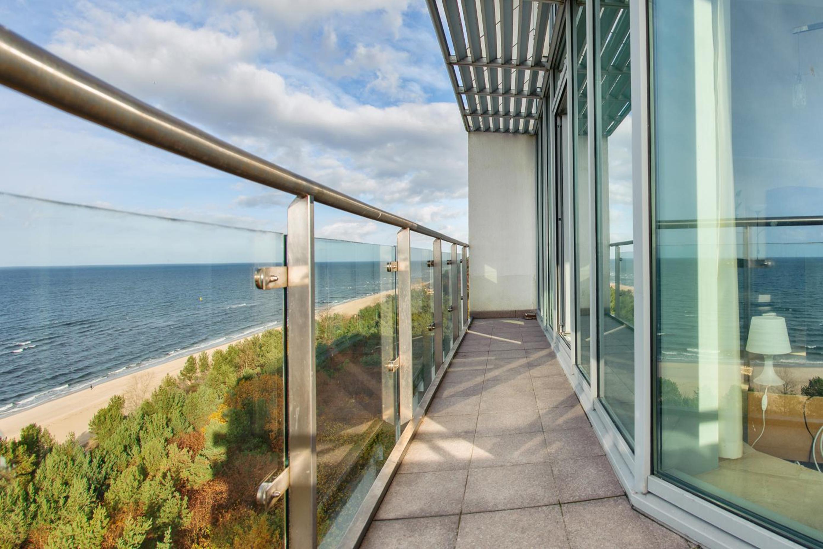 Apartment with Sea View and Paid Parking photo 2